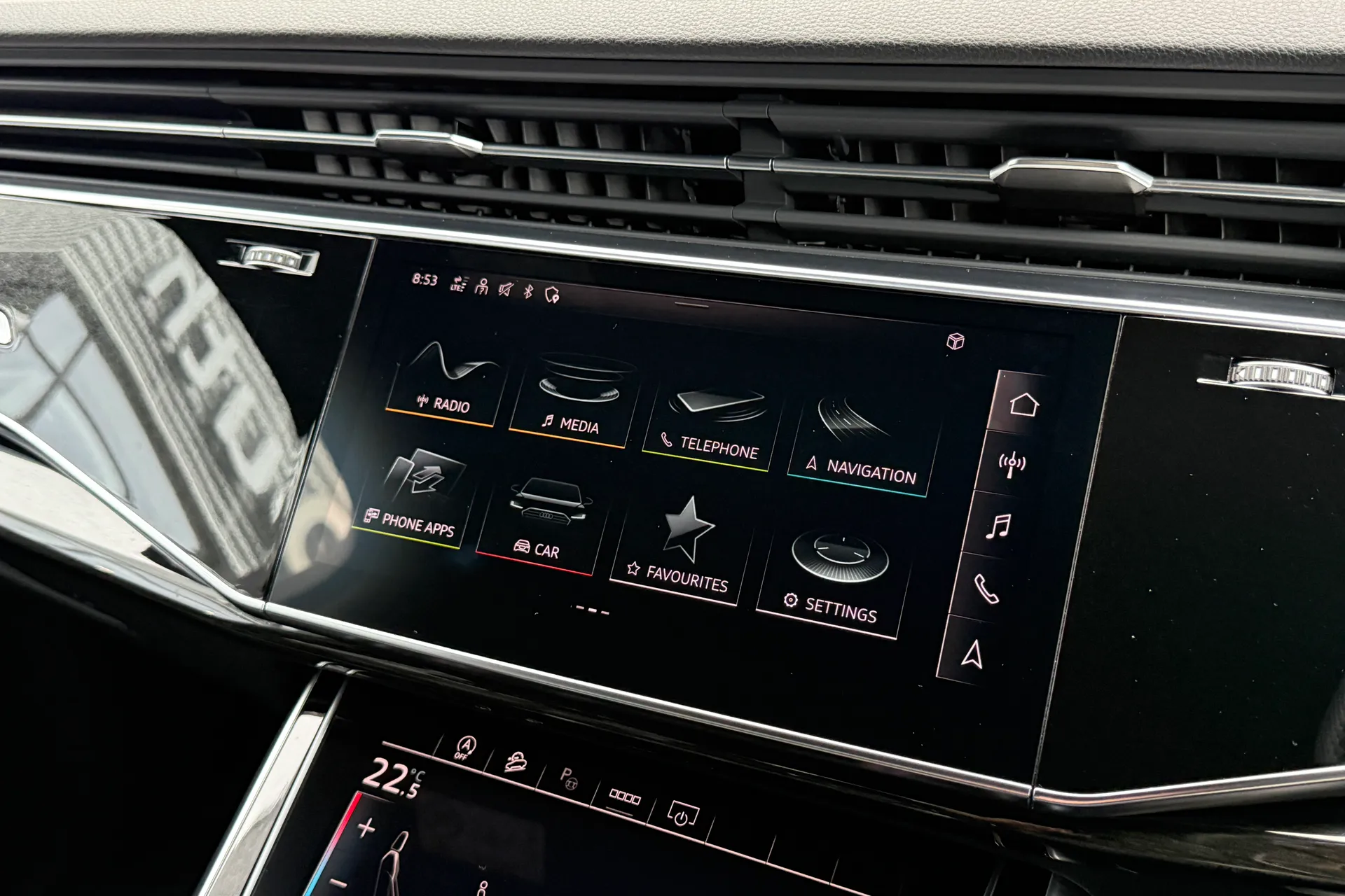 Audi Q7 thumbnail image number 28