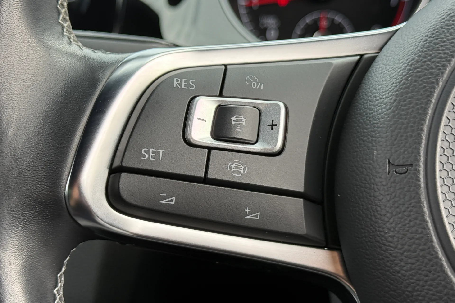VOLKSWAGEN GOLF thumbnail image number 16