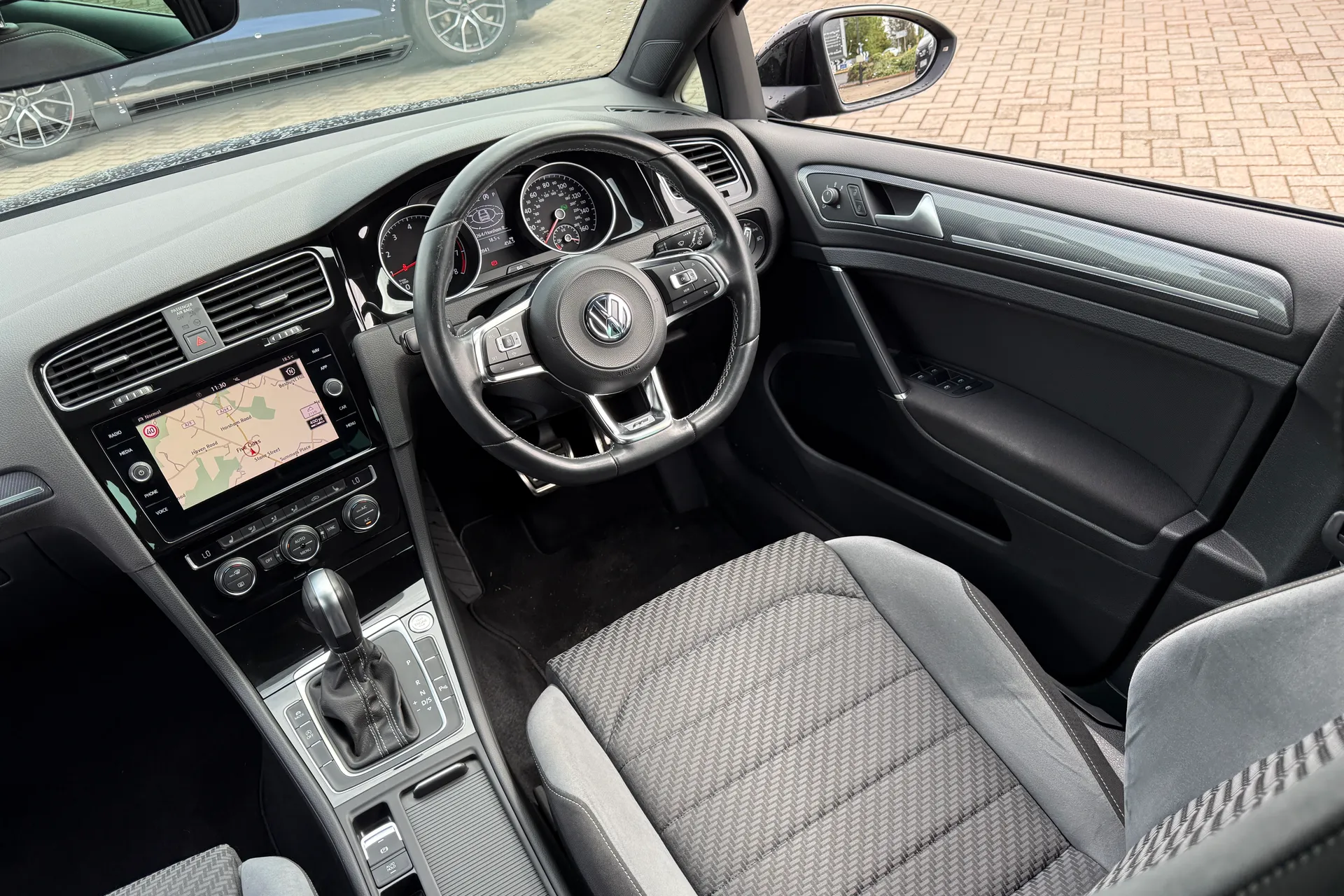 VOLKSWAGEN GOLF thumbnail image number 36