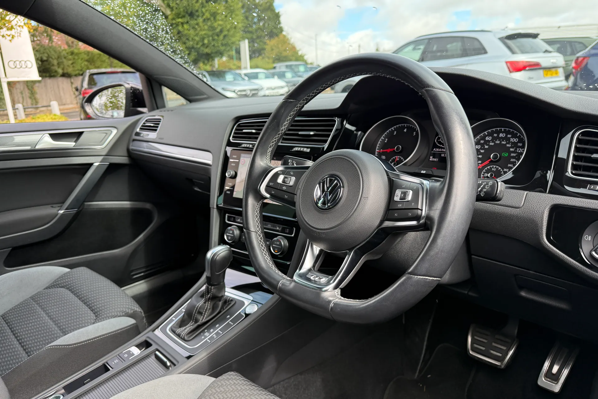 VOLKSWAGEN GOLF thumbnail image number 23