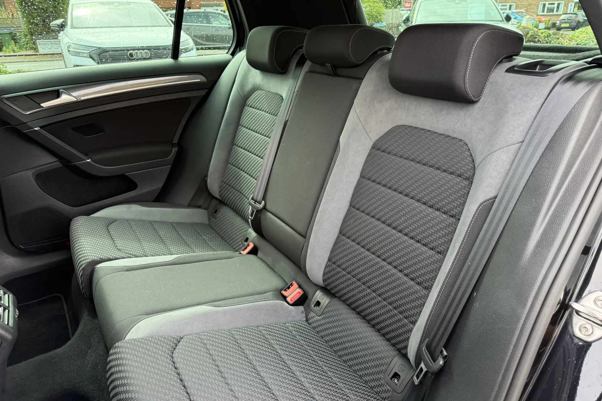 VOLKSWAGEN GOLF thumbnail image number 37