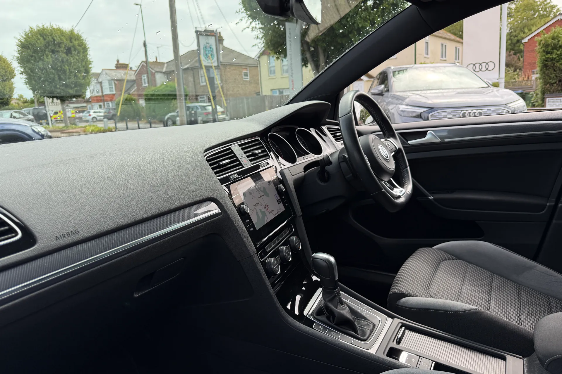 VOLKSWAGEN GOLF thumbnail image number 24