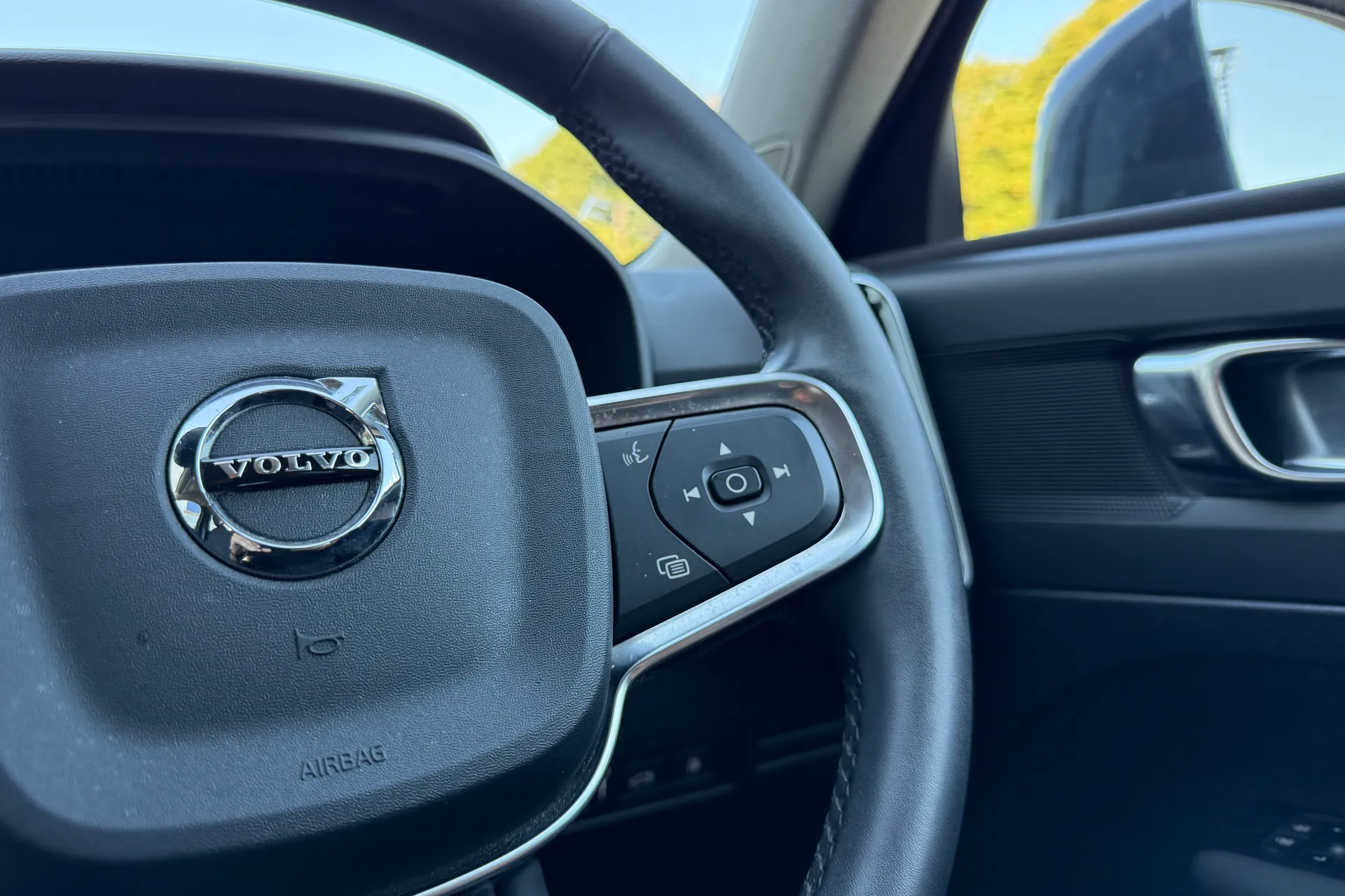 Volvo XC40 thumbnail image number 34