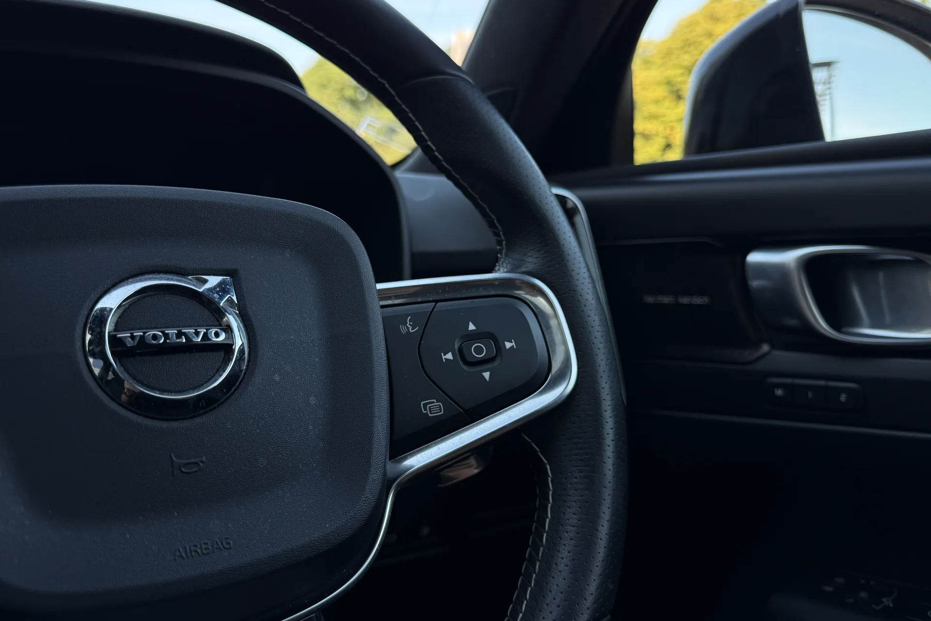 Volvo XC40 thumbnail image number 36