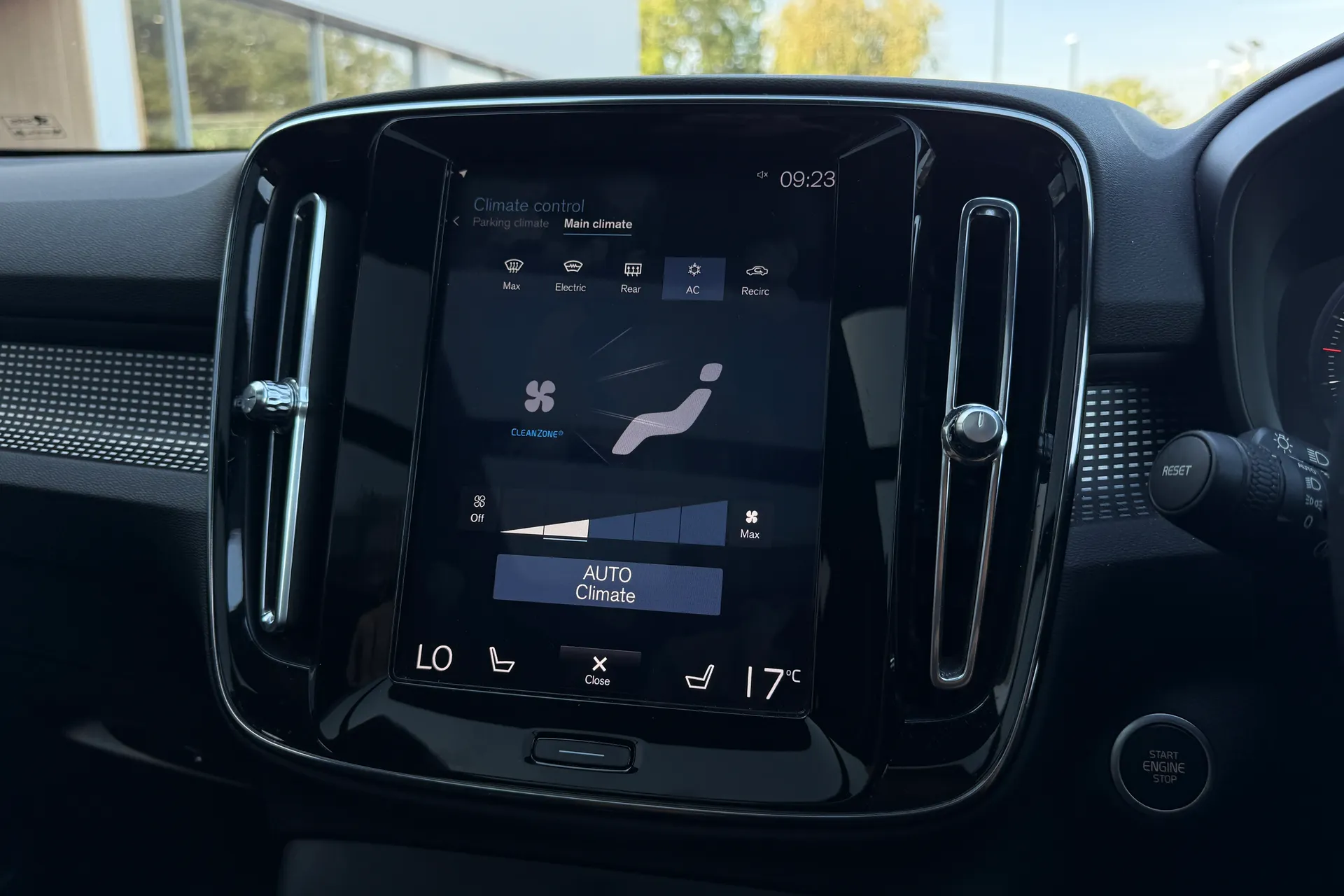 Volvo XC40 thumbnail image number 38