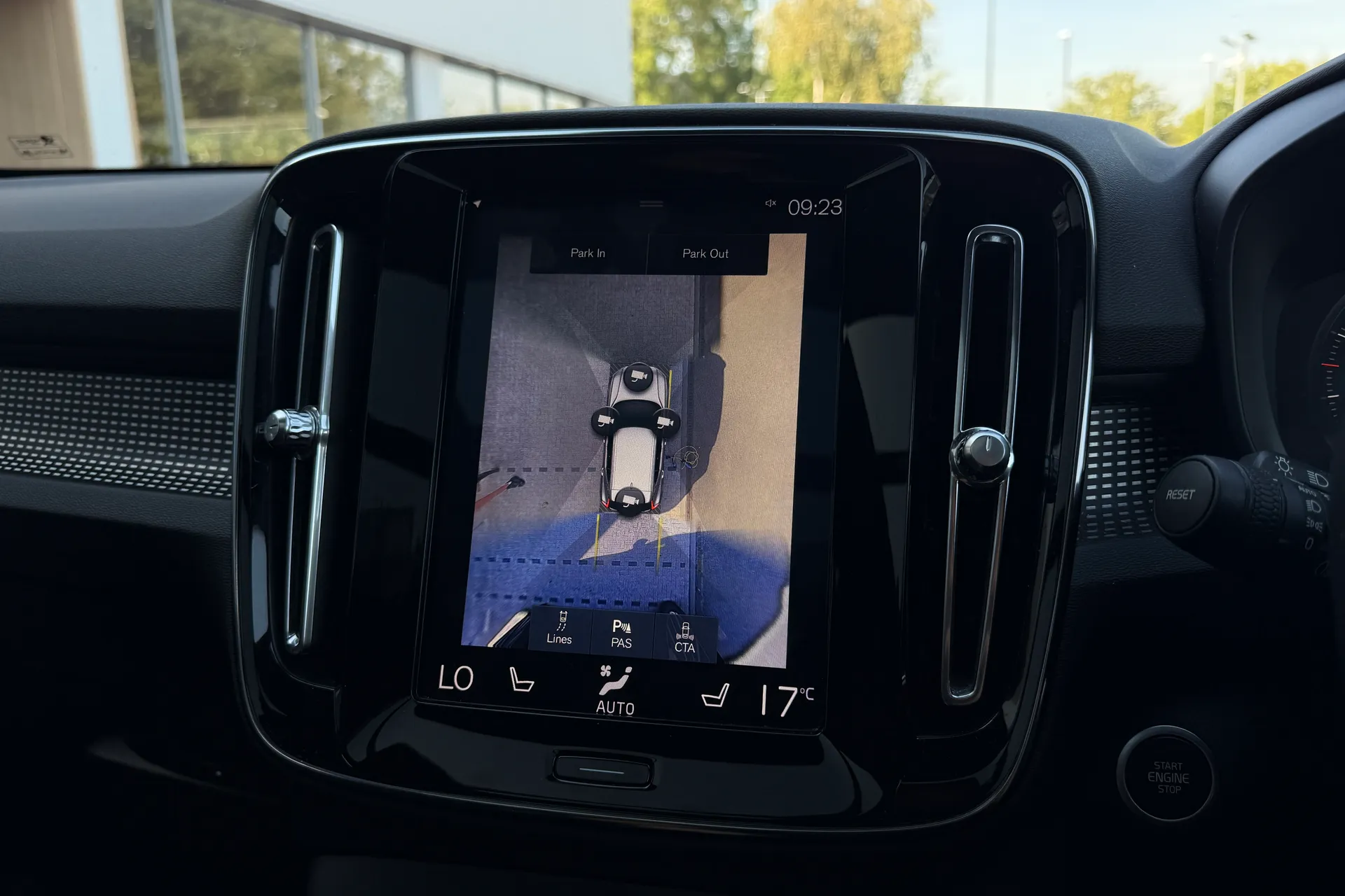 Volvo XC40 thumbnail image number 4