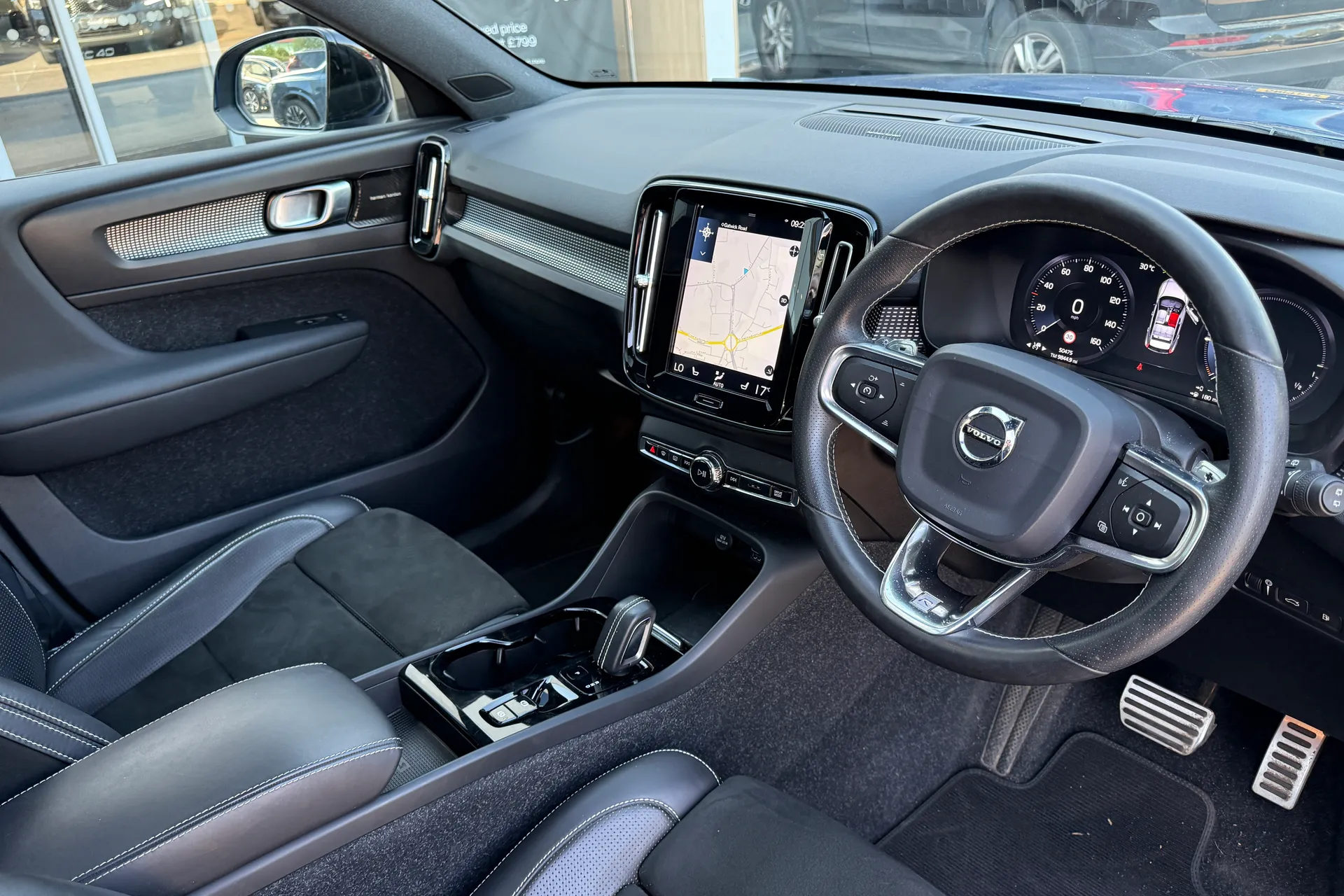Volvo XC40 thumbnail image number 6
