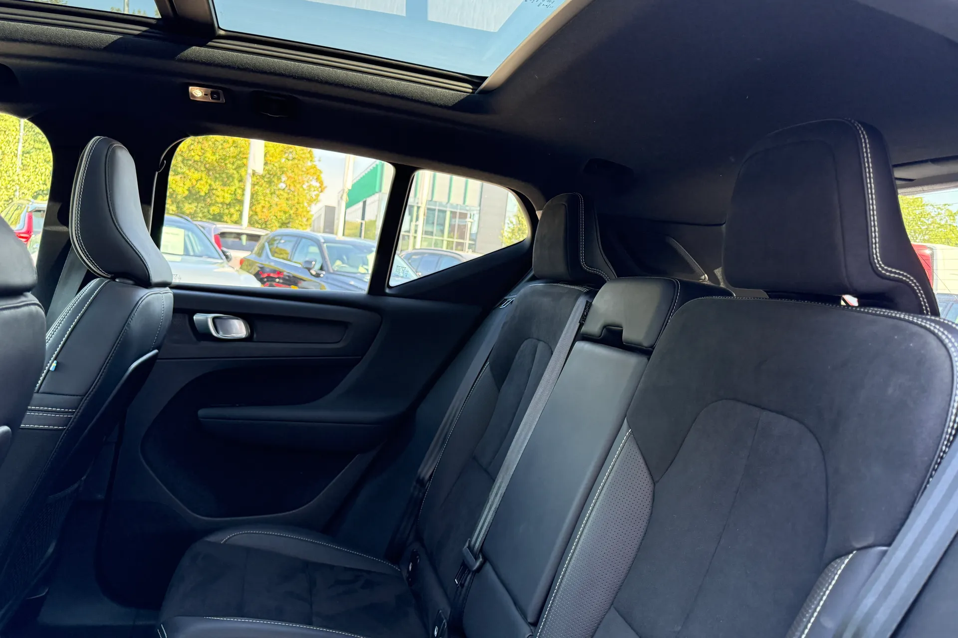 Volvo XC40 thumbnail image number 30