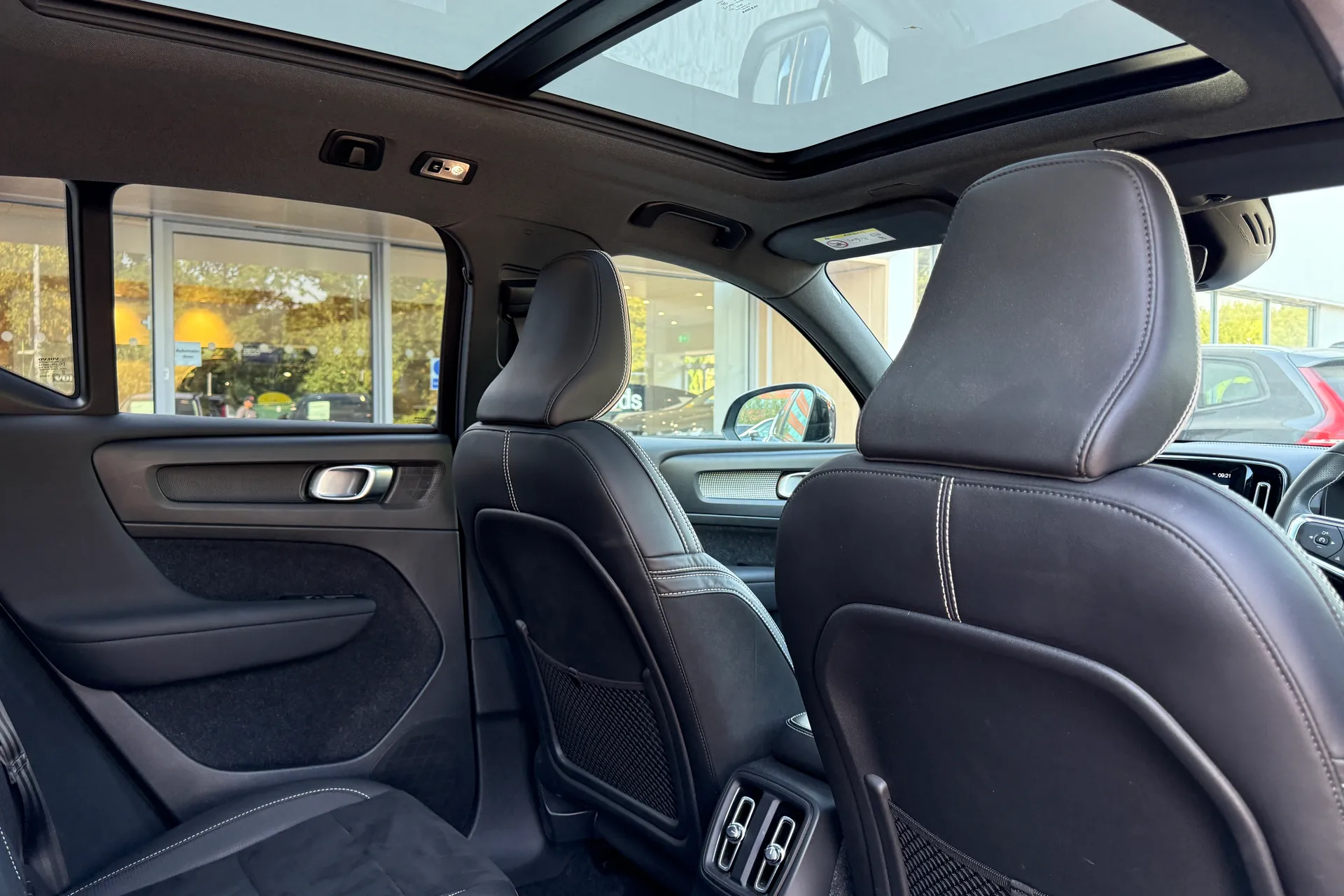 Volvo XC40 thumbnail image number 24