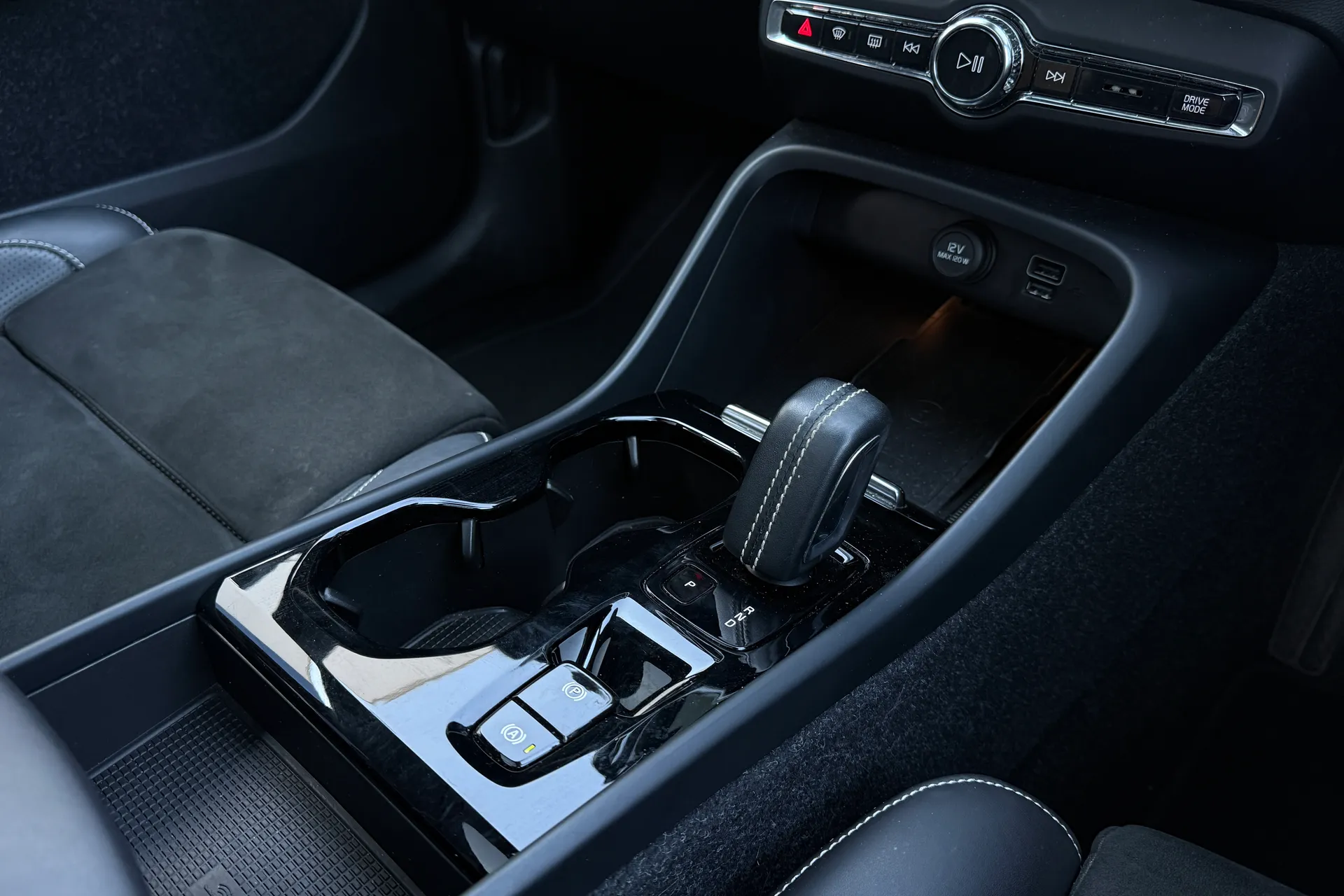 Volvo XC40 thumbnail image number 44