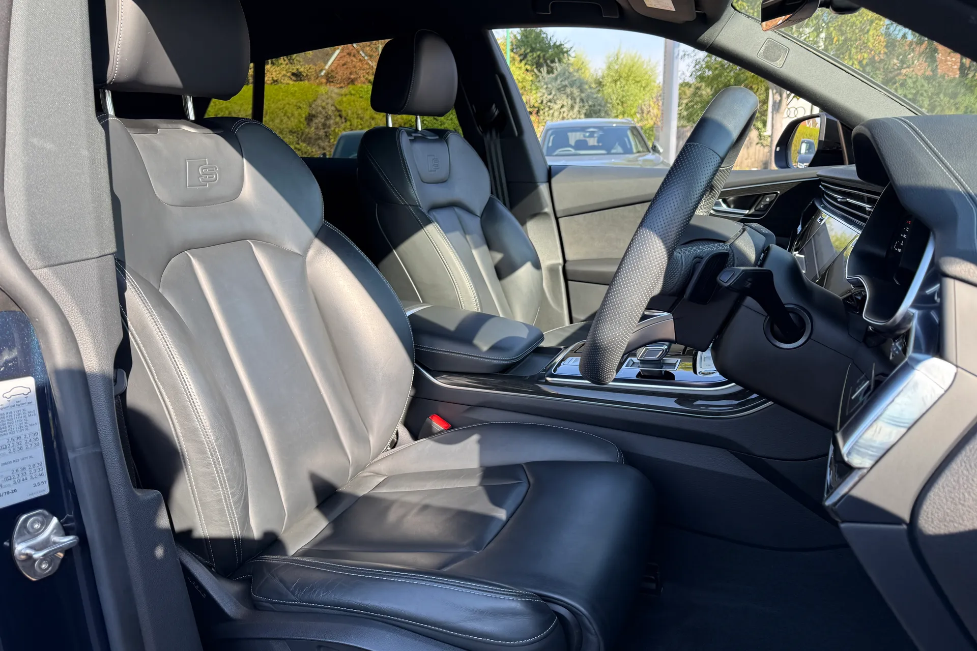 Audi Q8 thumbnail image number 31