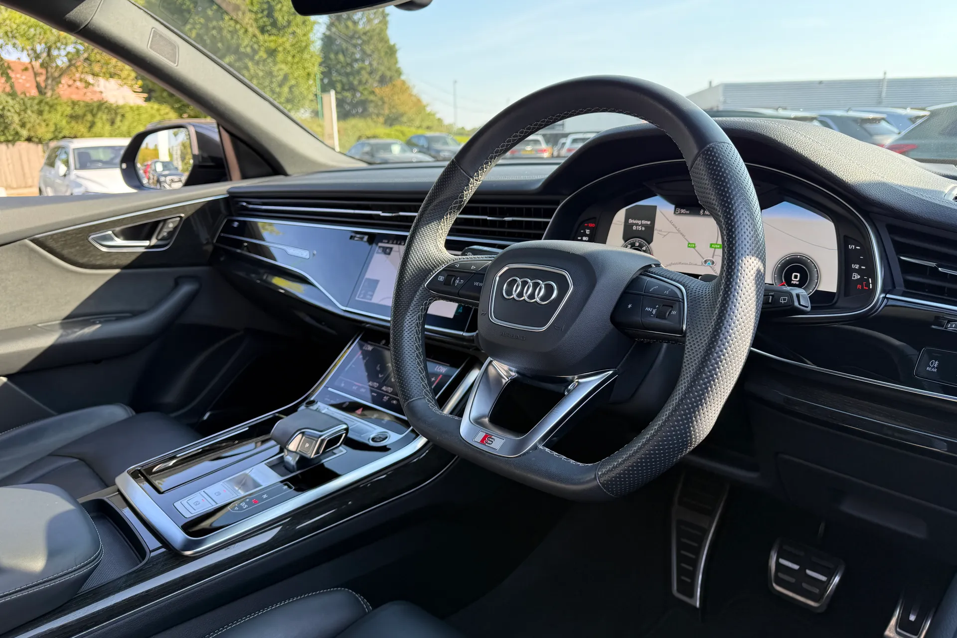 Audi Q8 thumbnail image number 32