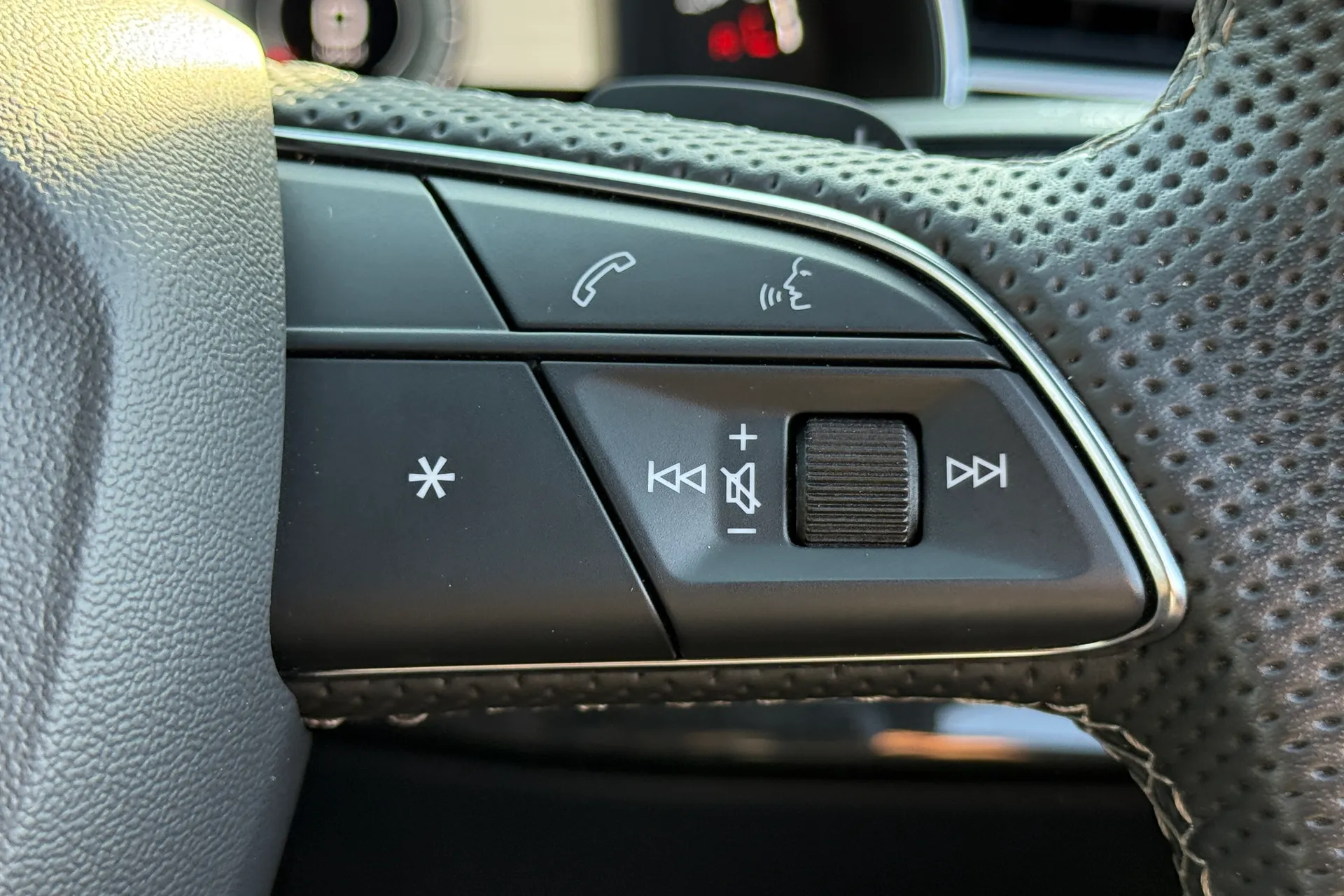 Audi Q8 thumbnail image number 26