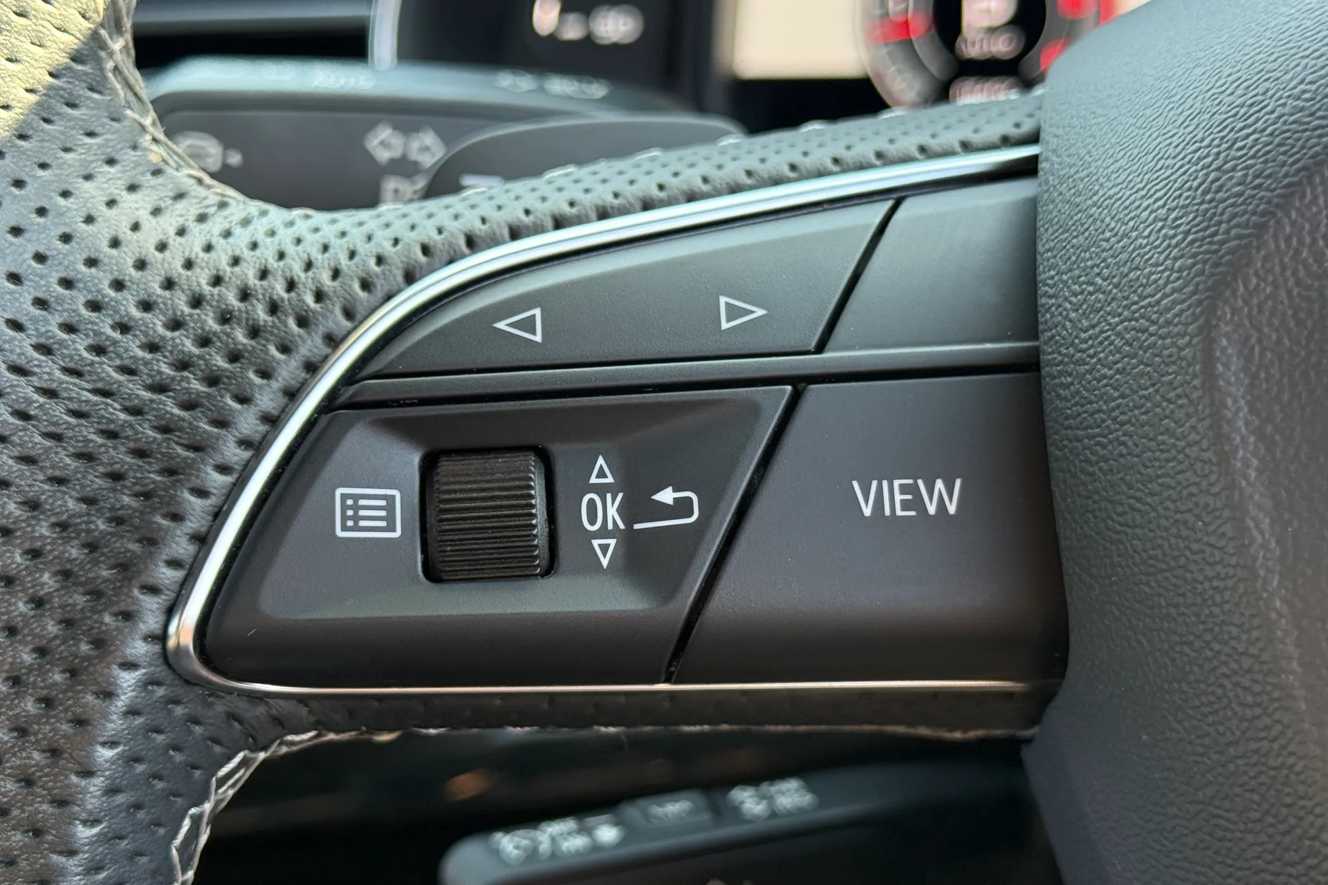 Audi Q8 thumbnail image number 25