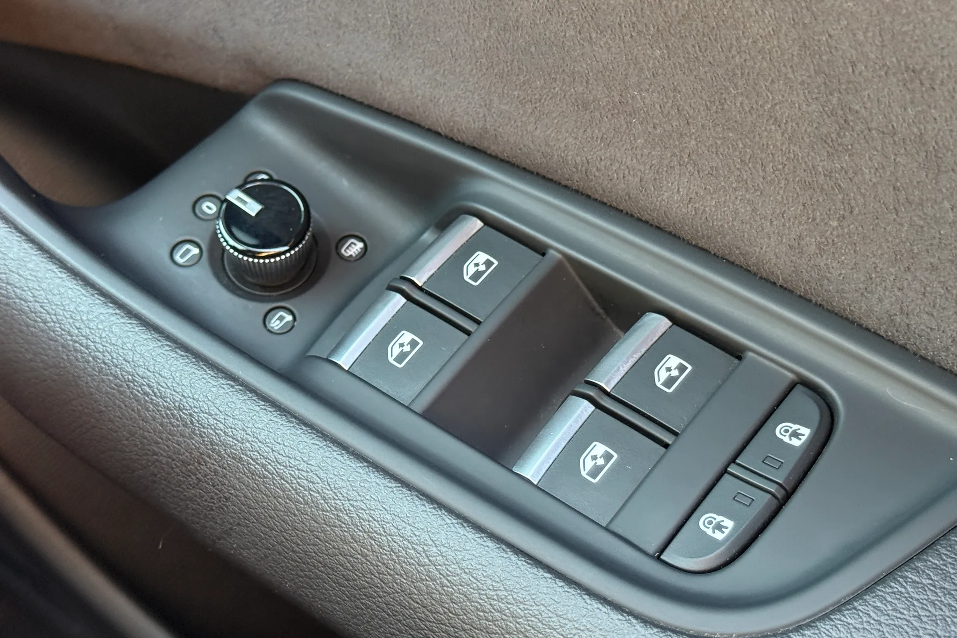 Audi Q8 thumbnail image number 23
