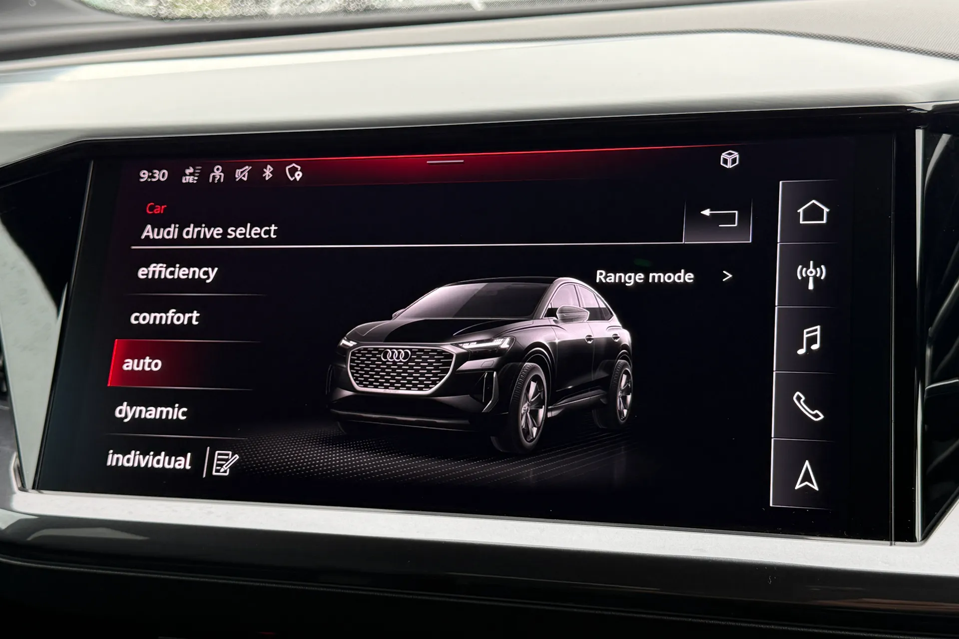 Audi Q4 thumbnail image number 11