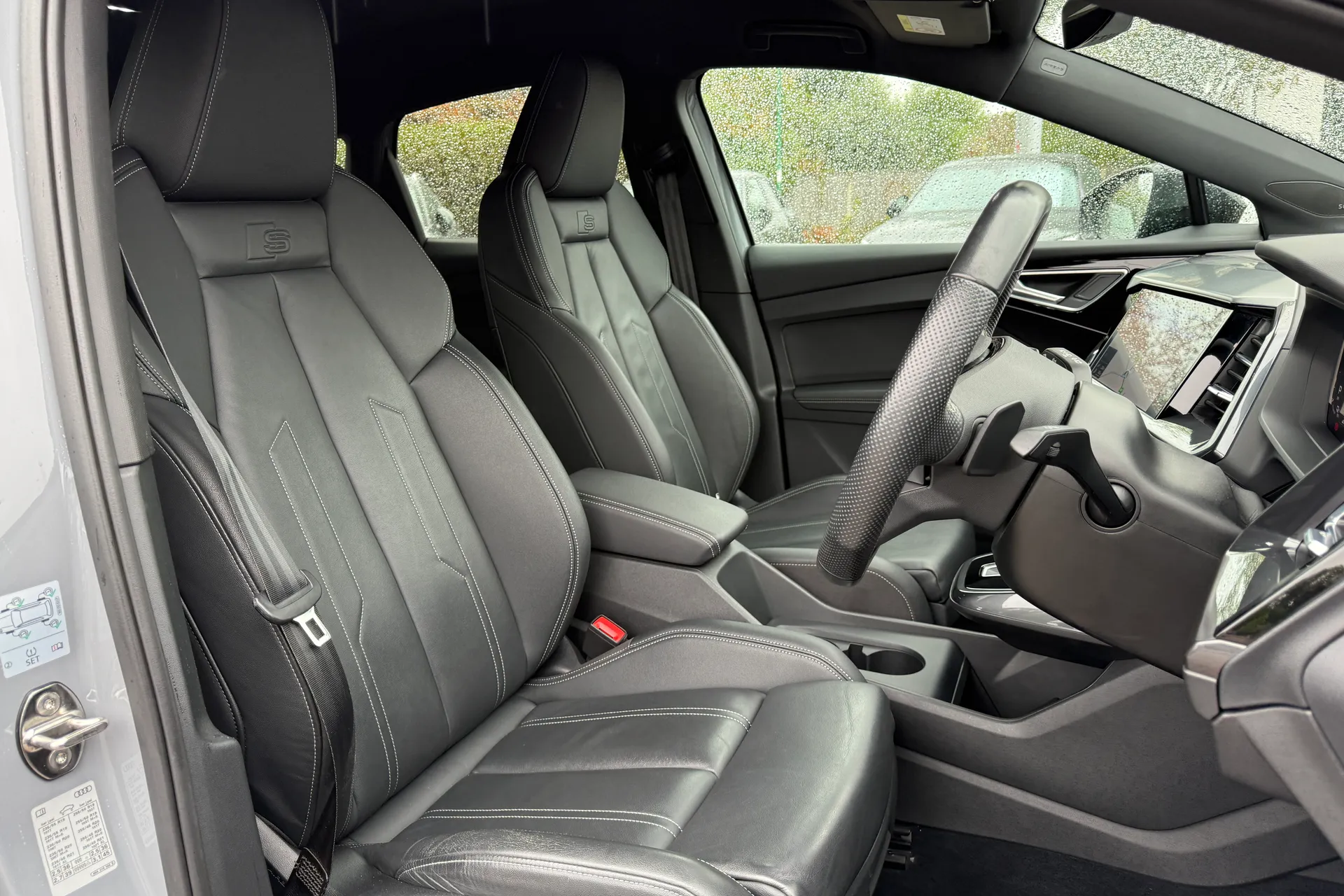Audi Q4 thumbnail image number 32