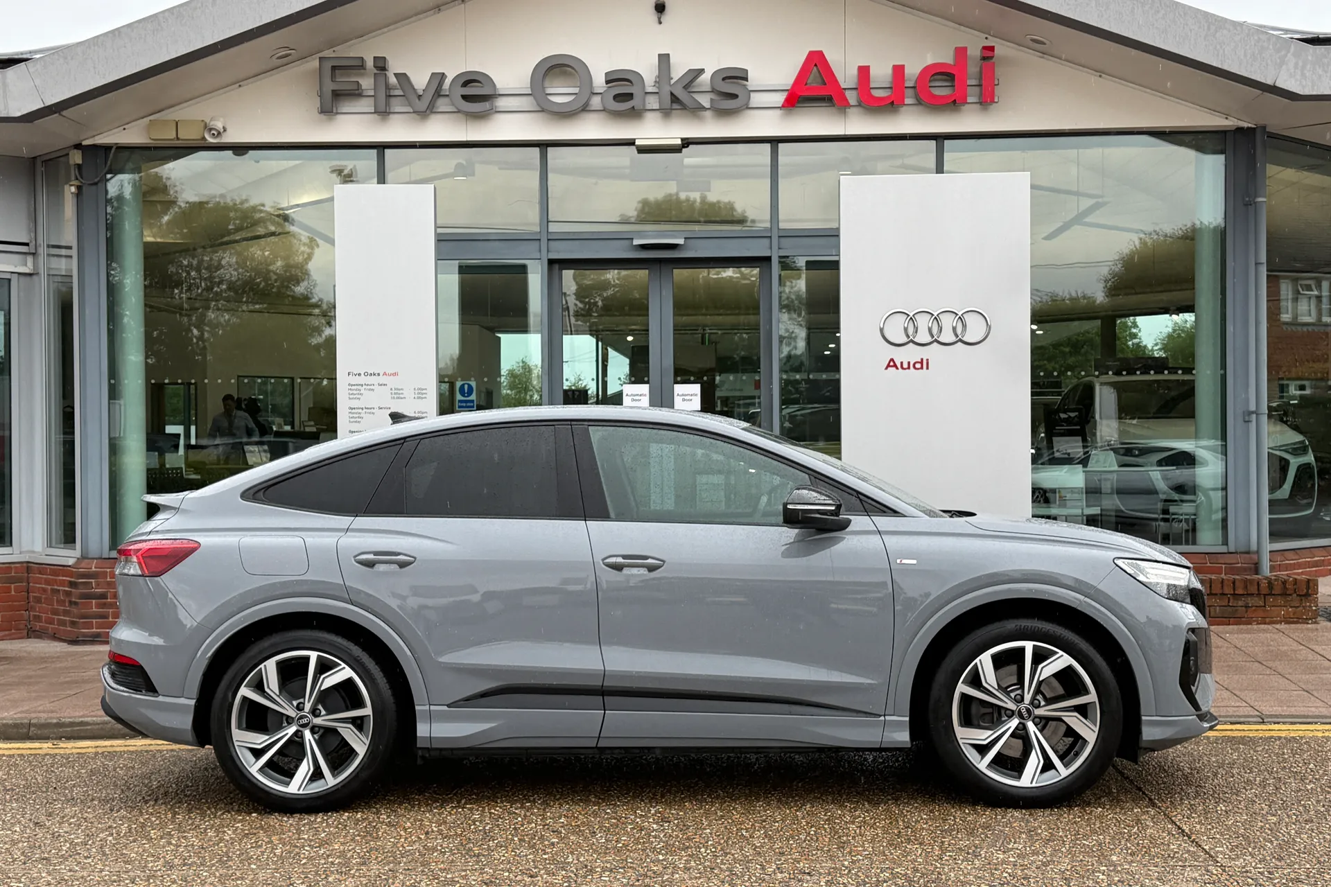 Audi Q4 thumbnail image number 2