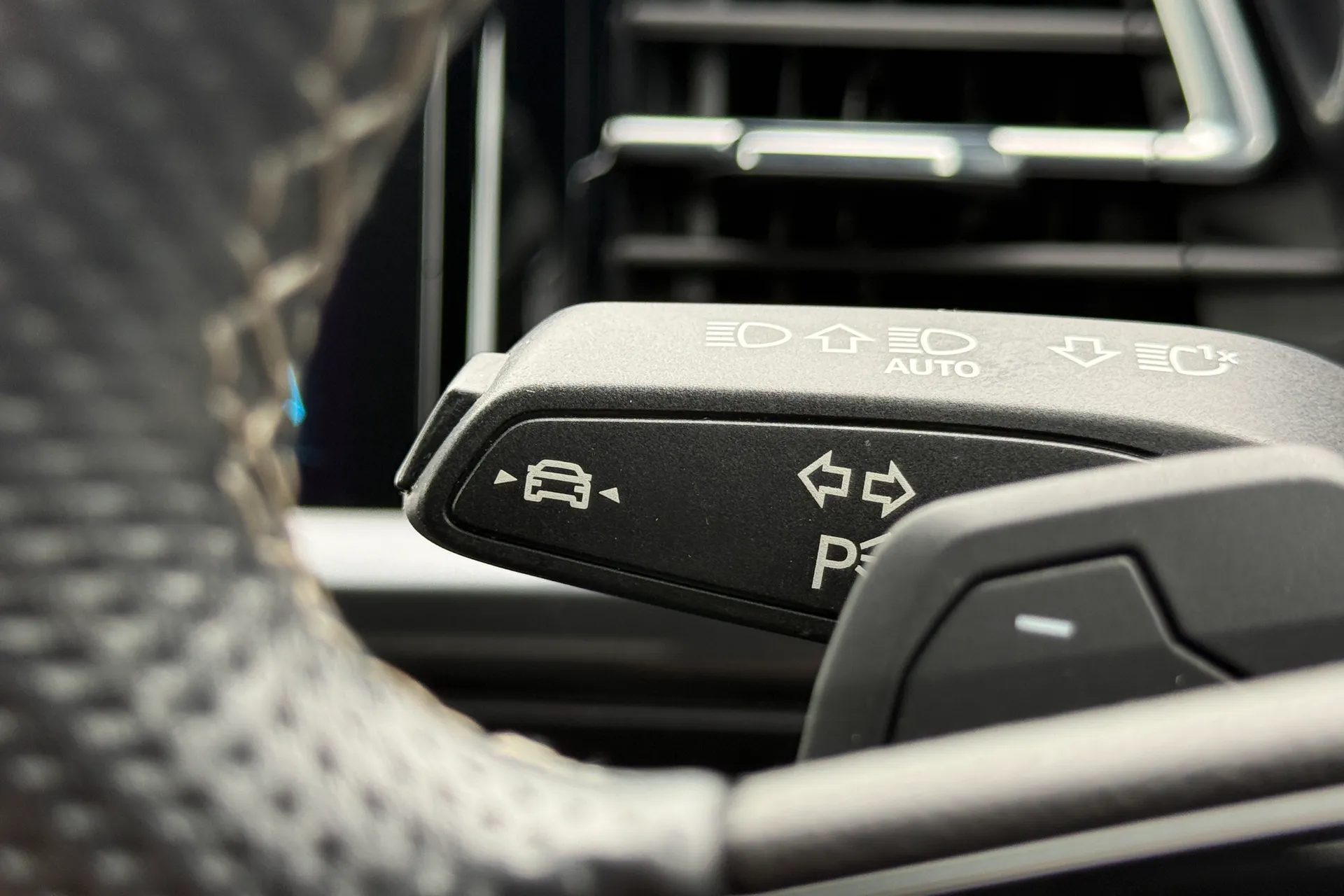 Audi Q4 thumbnail image number 23