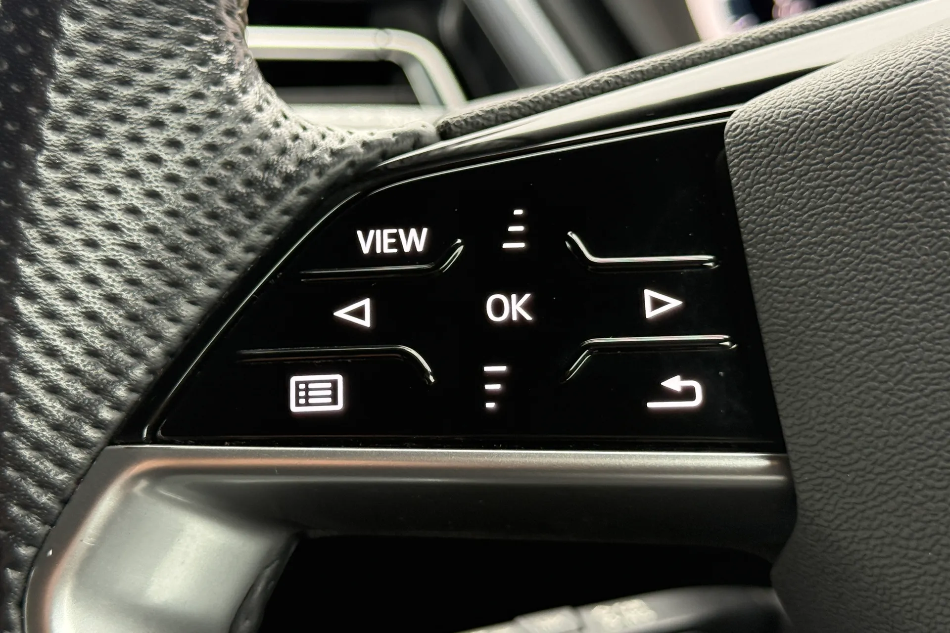 Audi Q4 thumbnail image number 26
