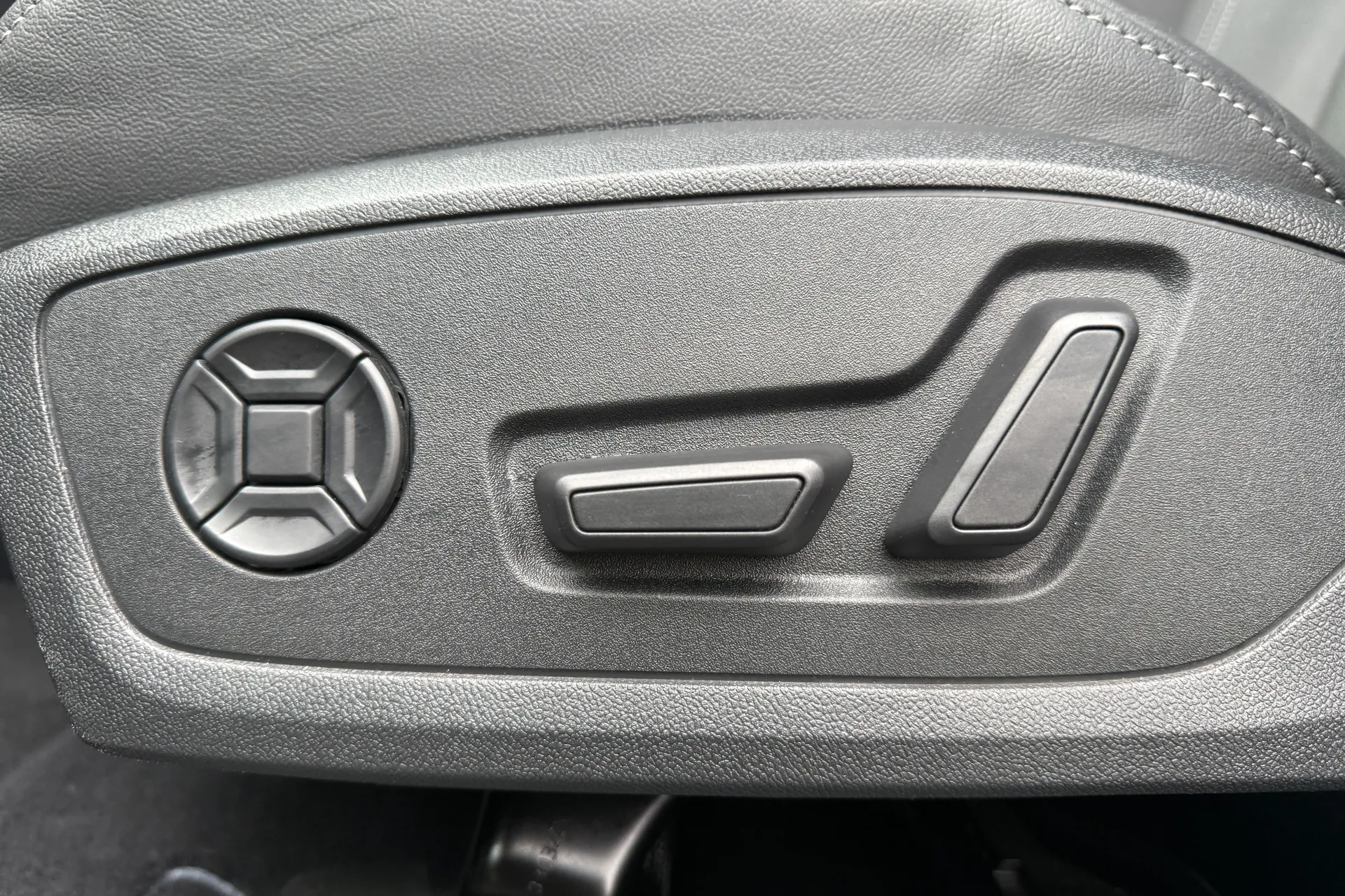 Audi Q4 thumbnail image number 21