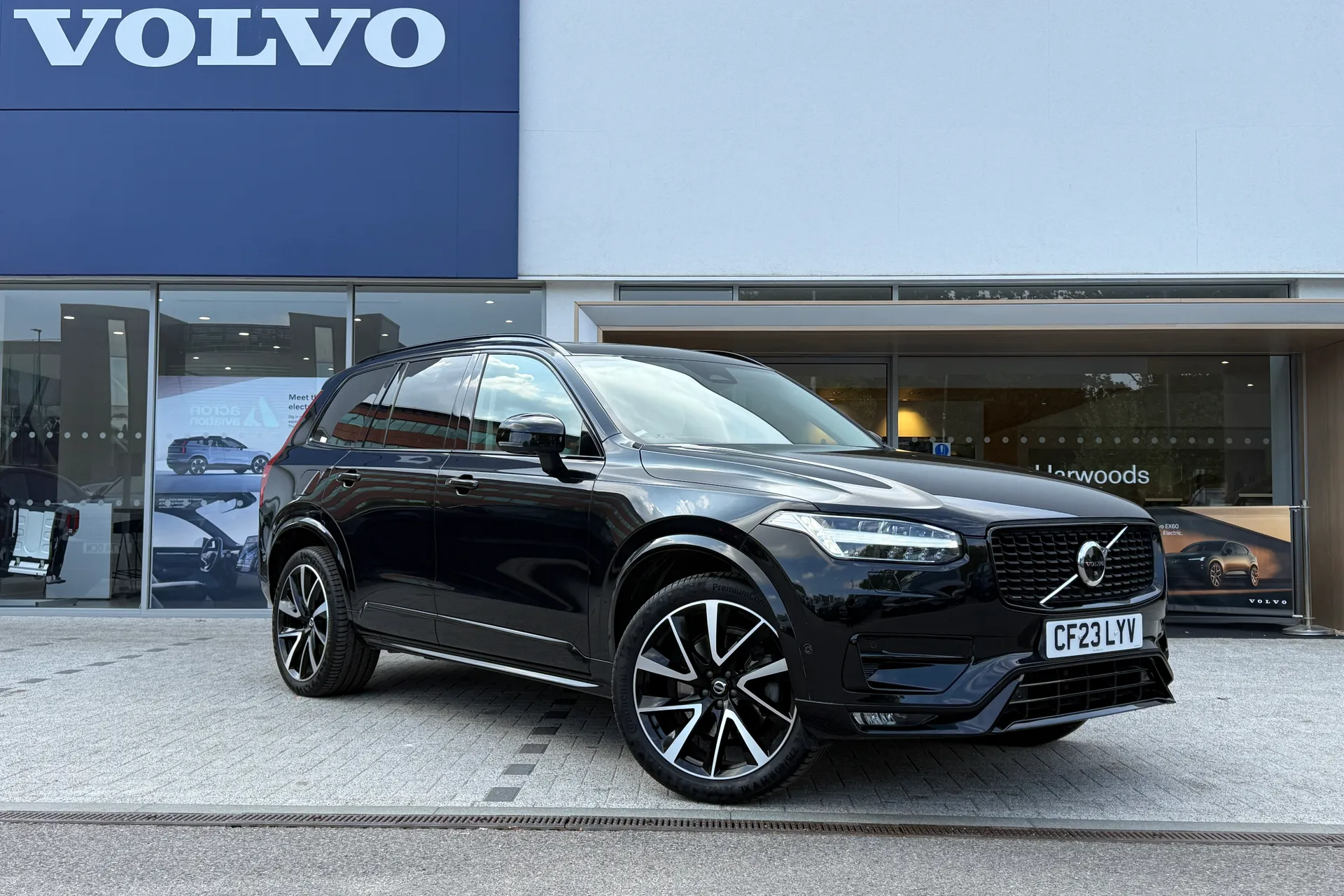 Volvo XC90 focused image