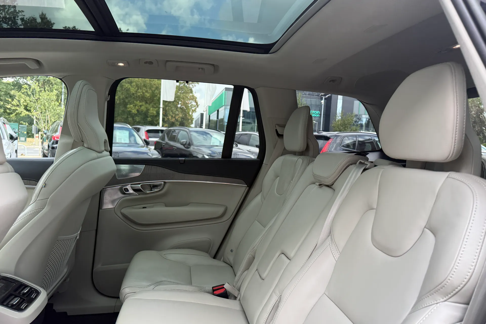 Volvo XC90 thumbnail image number 30