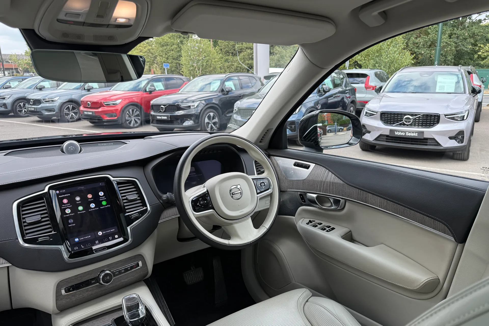 Volvo XC90 thumbnail image number 32