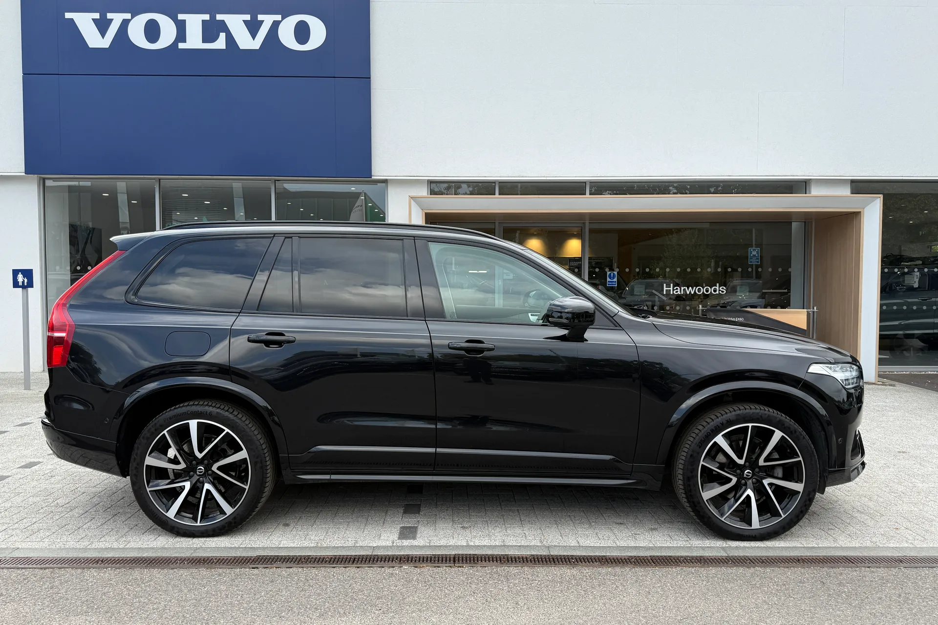 Volvo XC90 thumbnail image number 2