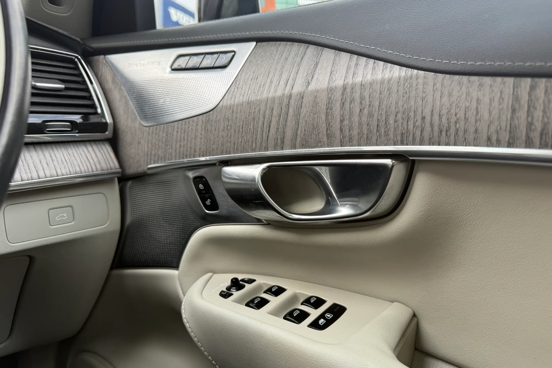 Volvo XC90 thumbnail image number 40