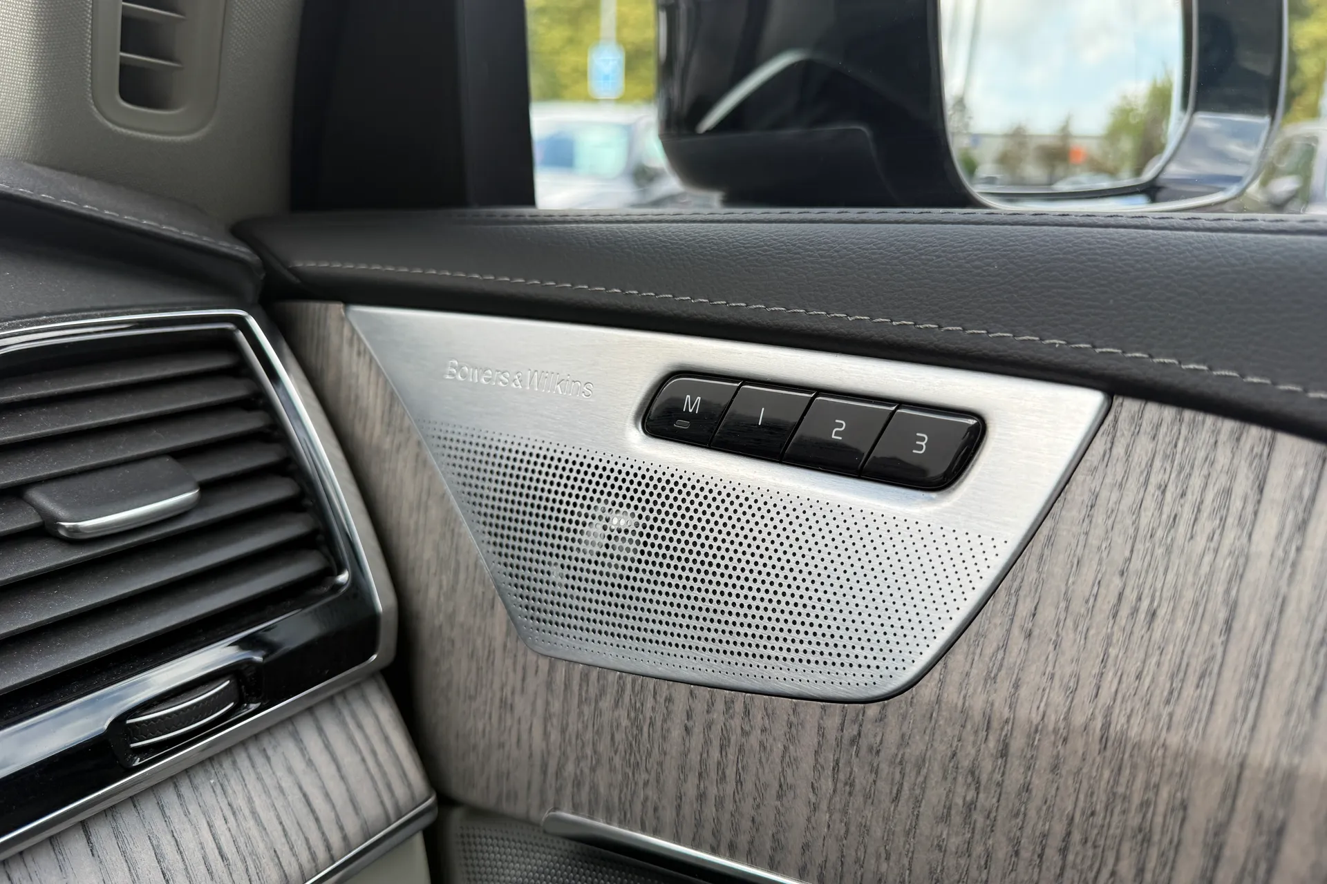 Volvo XC90 thumbnail image number 41