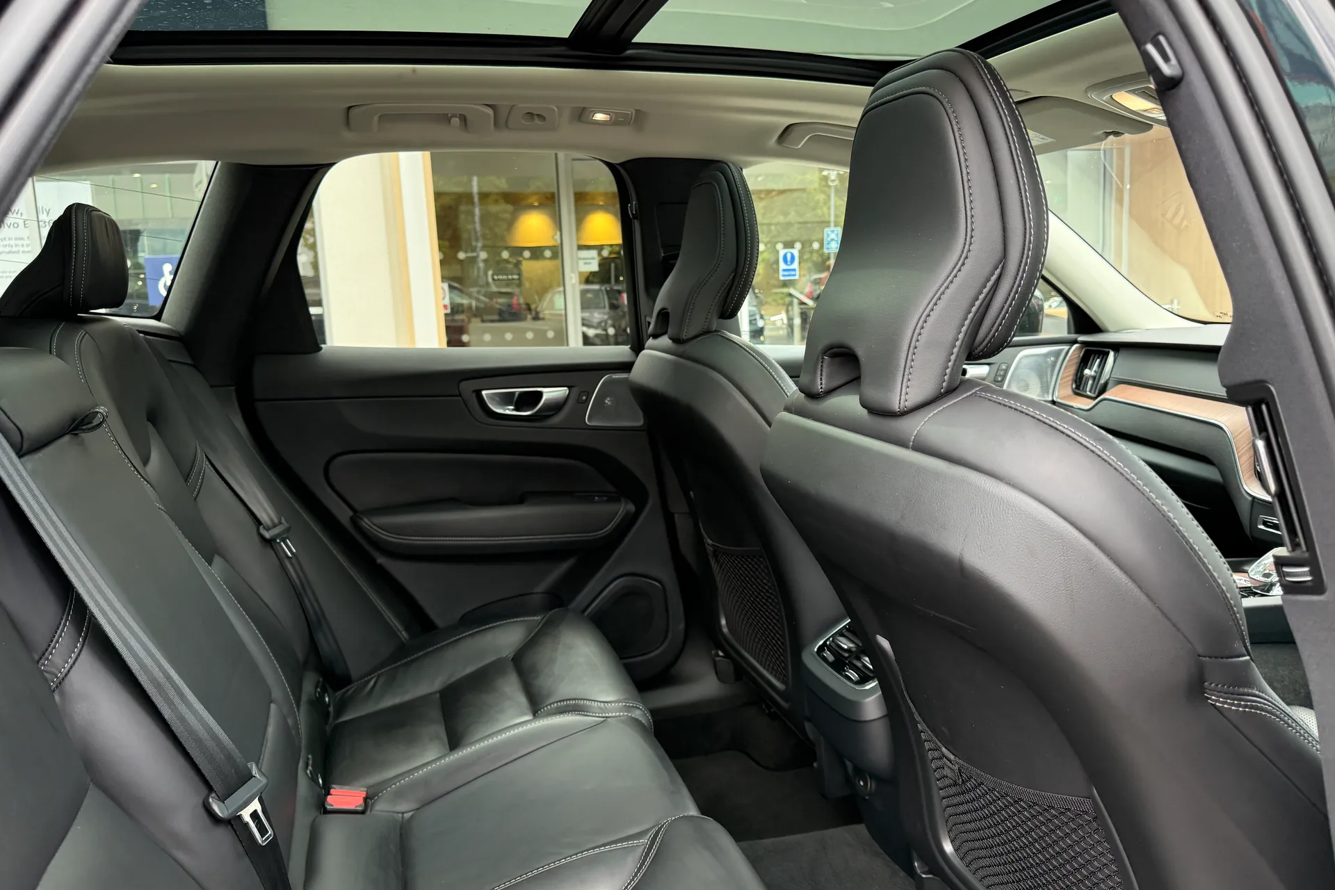 Volvo XC60 thumbnail image number 23