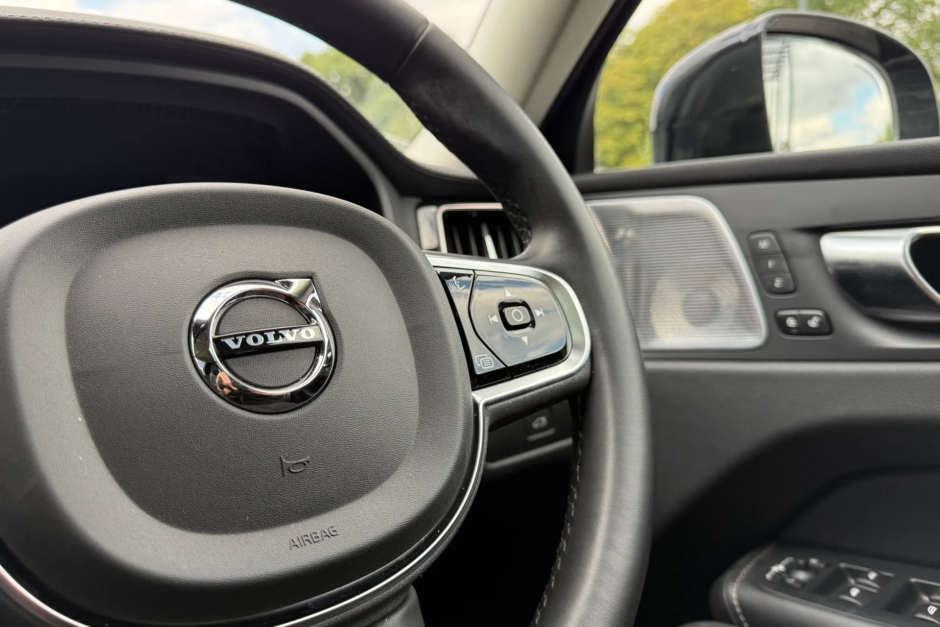 Volvo XC60 thumbnail image number 36