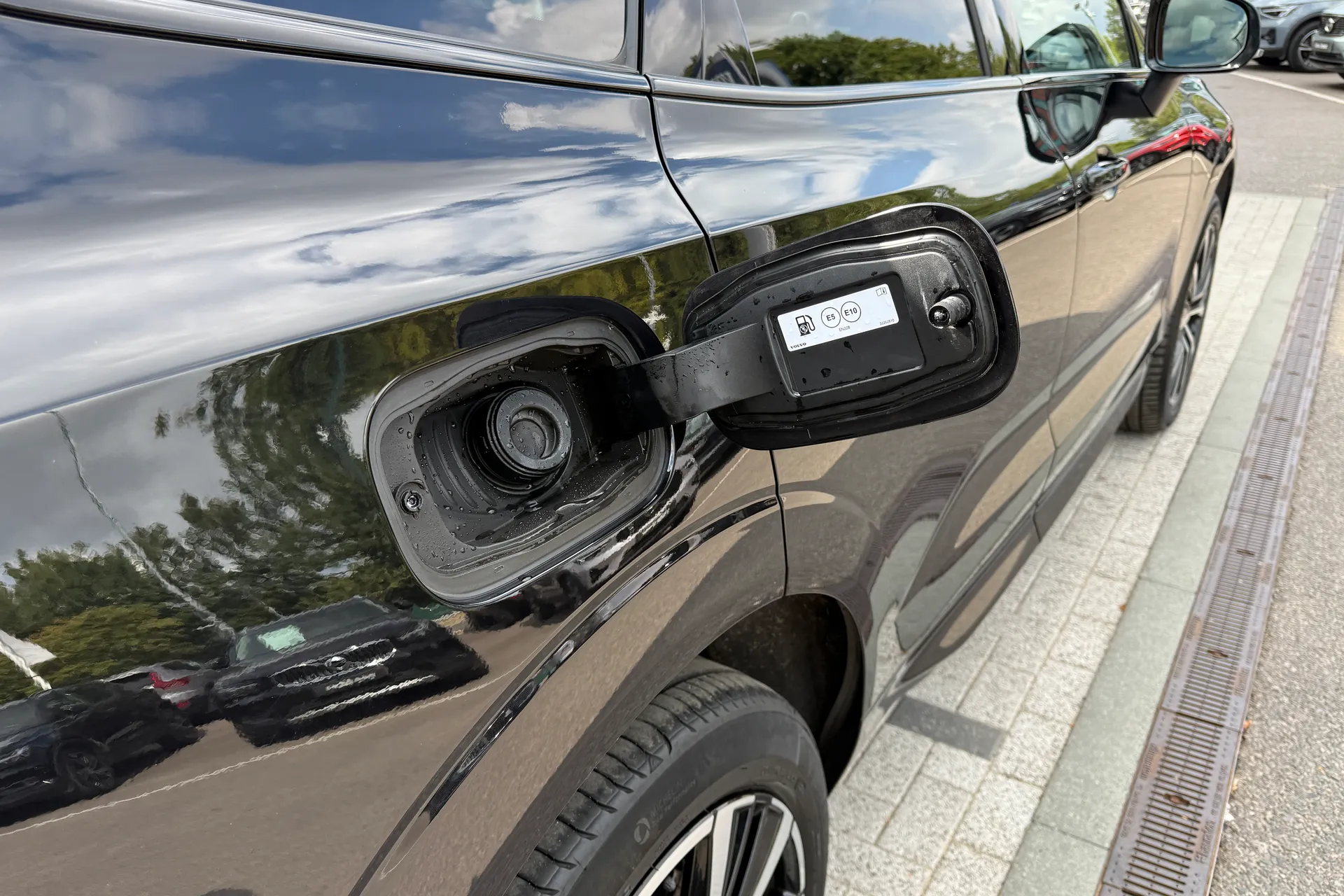 Volvo XC60 thumbnail image number 16