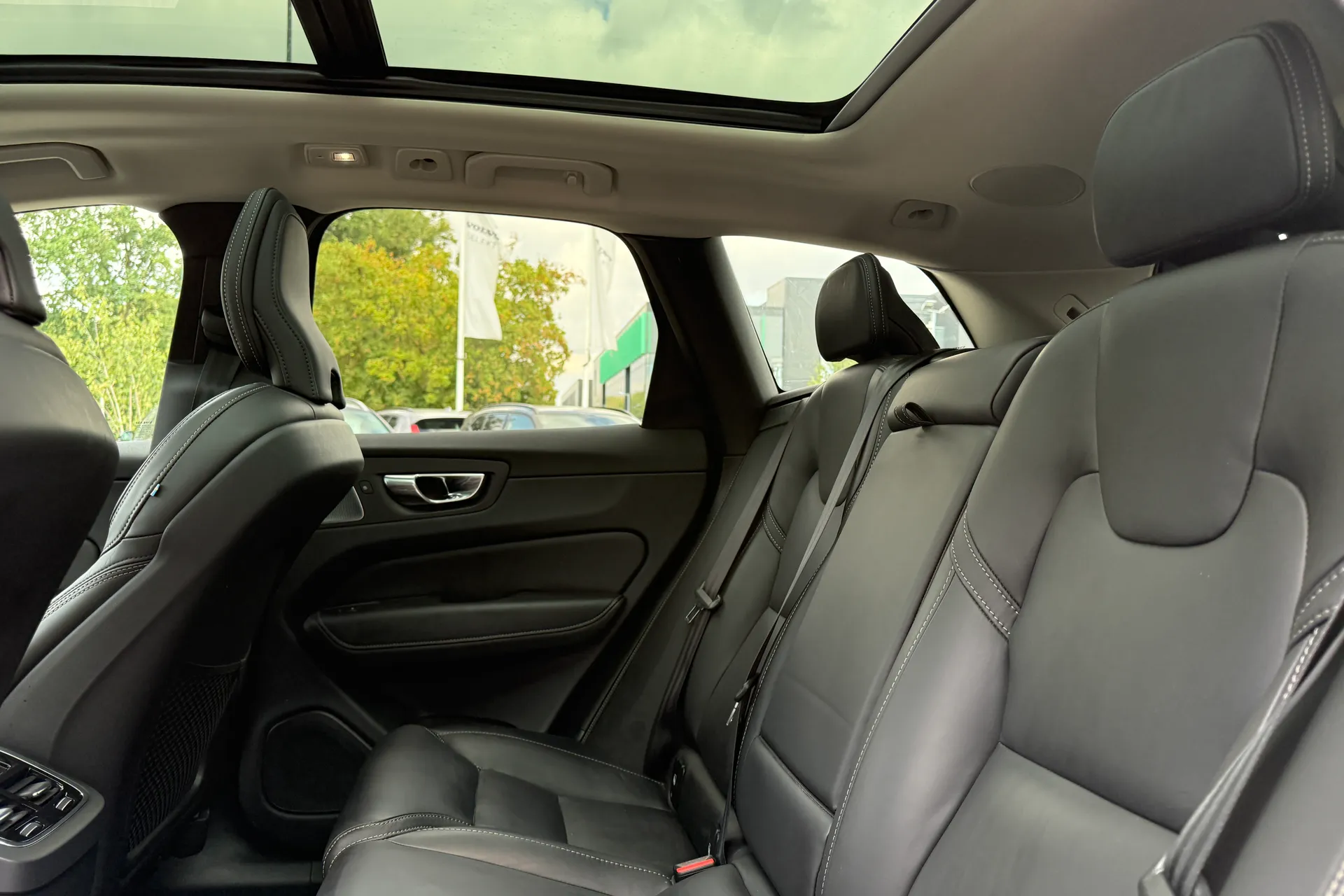 Volvo XC60 thumbnail image number 30