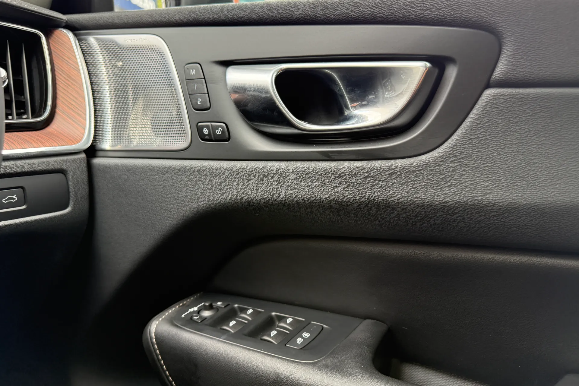 Volvo XC60 thumbnail image number 42