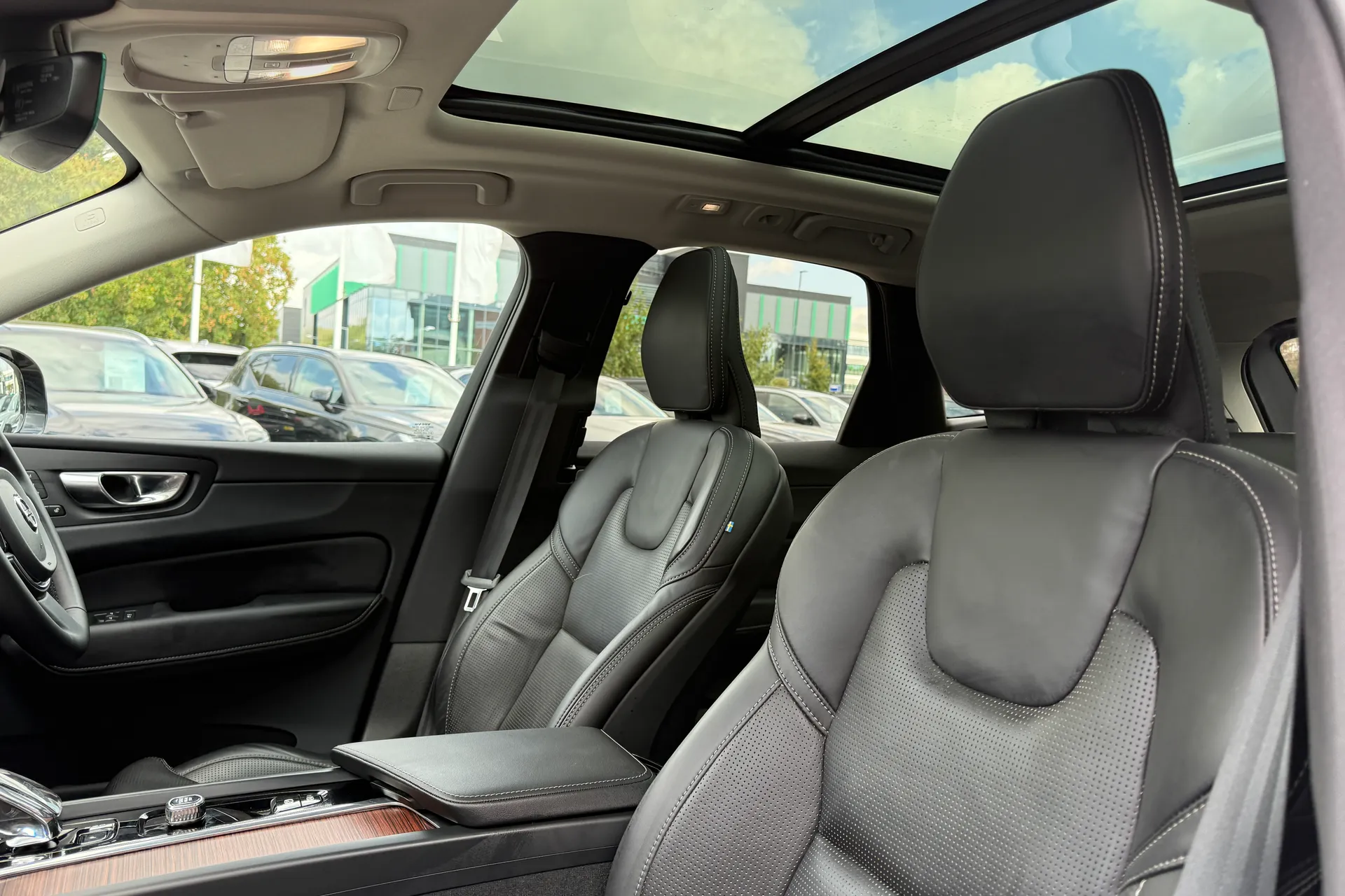Volvo XC60 thumbnail image number 28