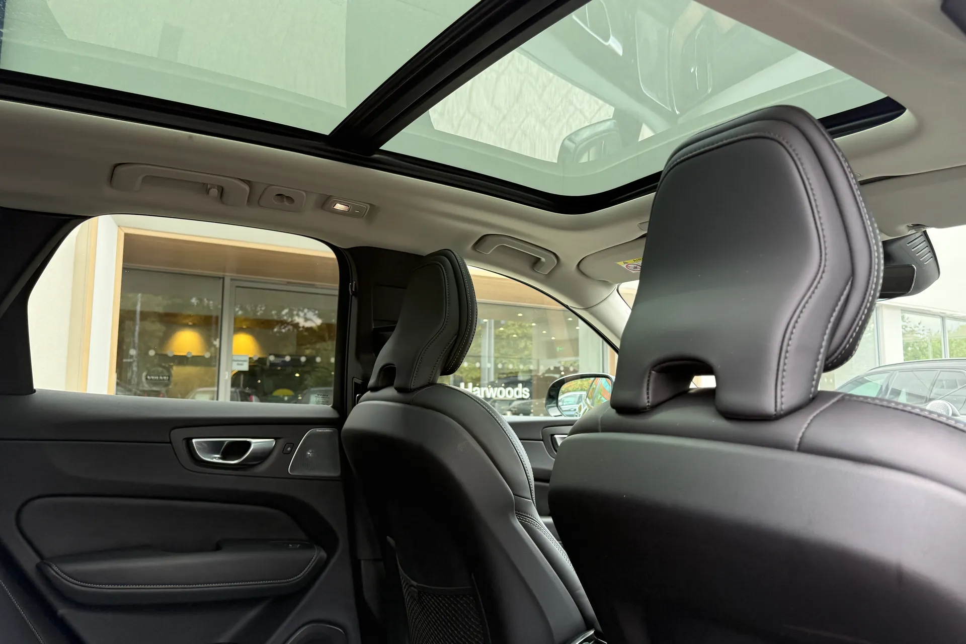 Volvo XC60 thumbnail image number 24