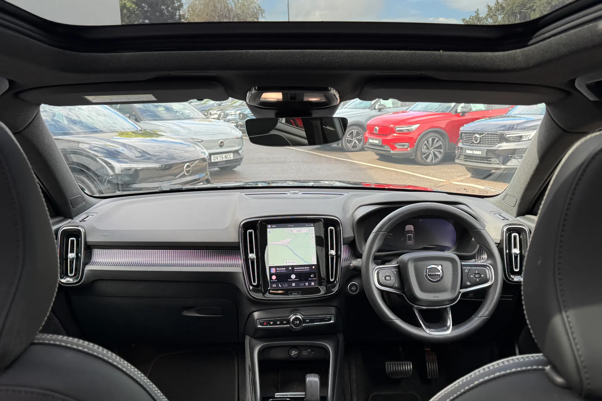 Volvo XC40 thumbnail image number 3
