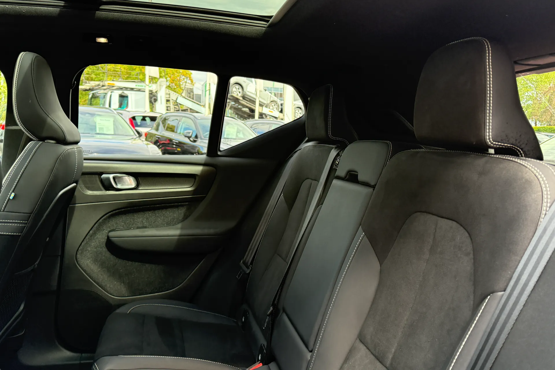 Volvo XC40 thumbnail image number 30