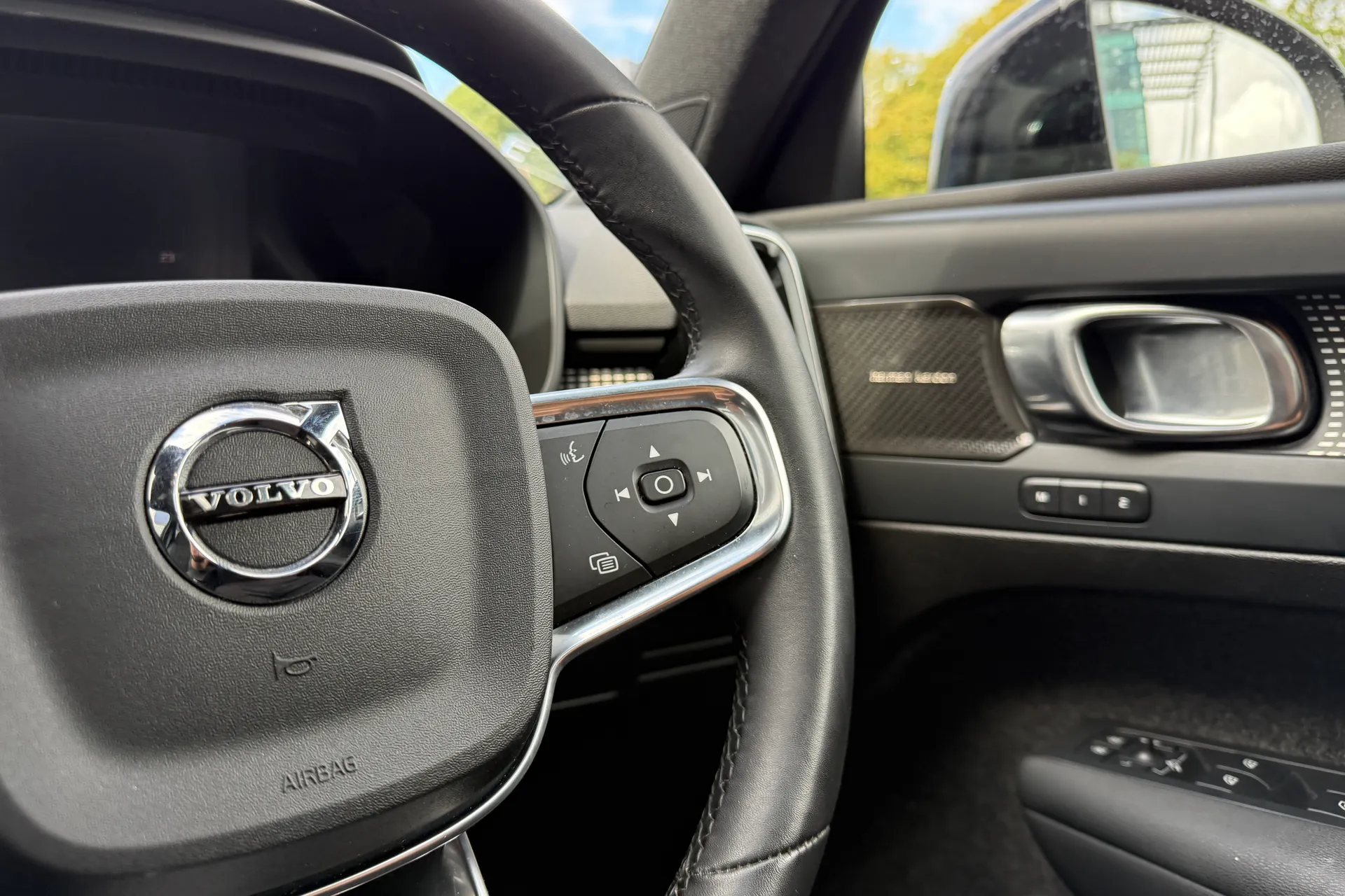 Volvo XC40 thumbnail image number 36