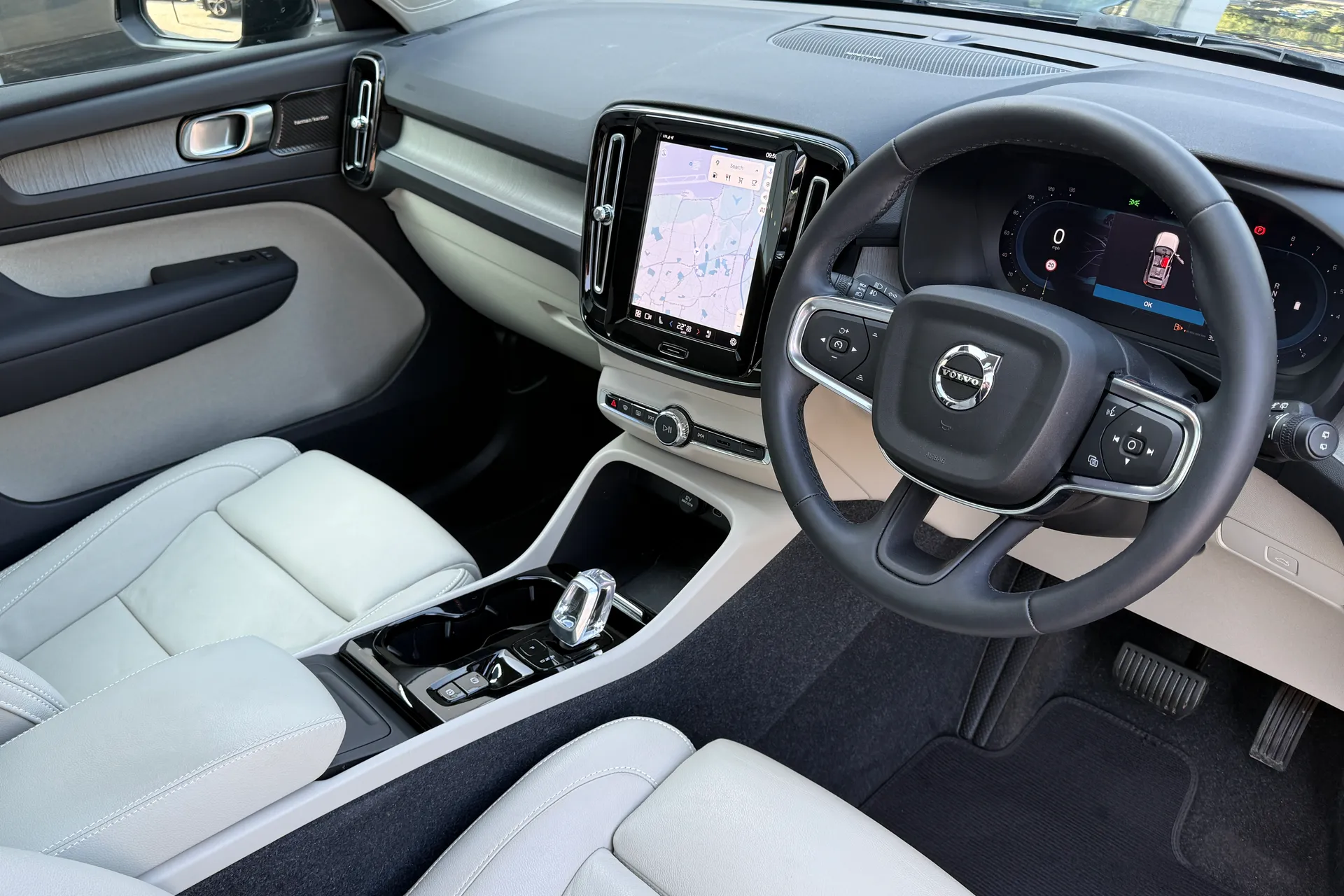 Volvo XC40 thumbnail image number 6