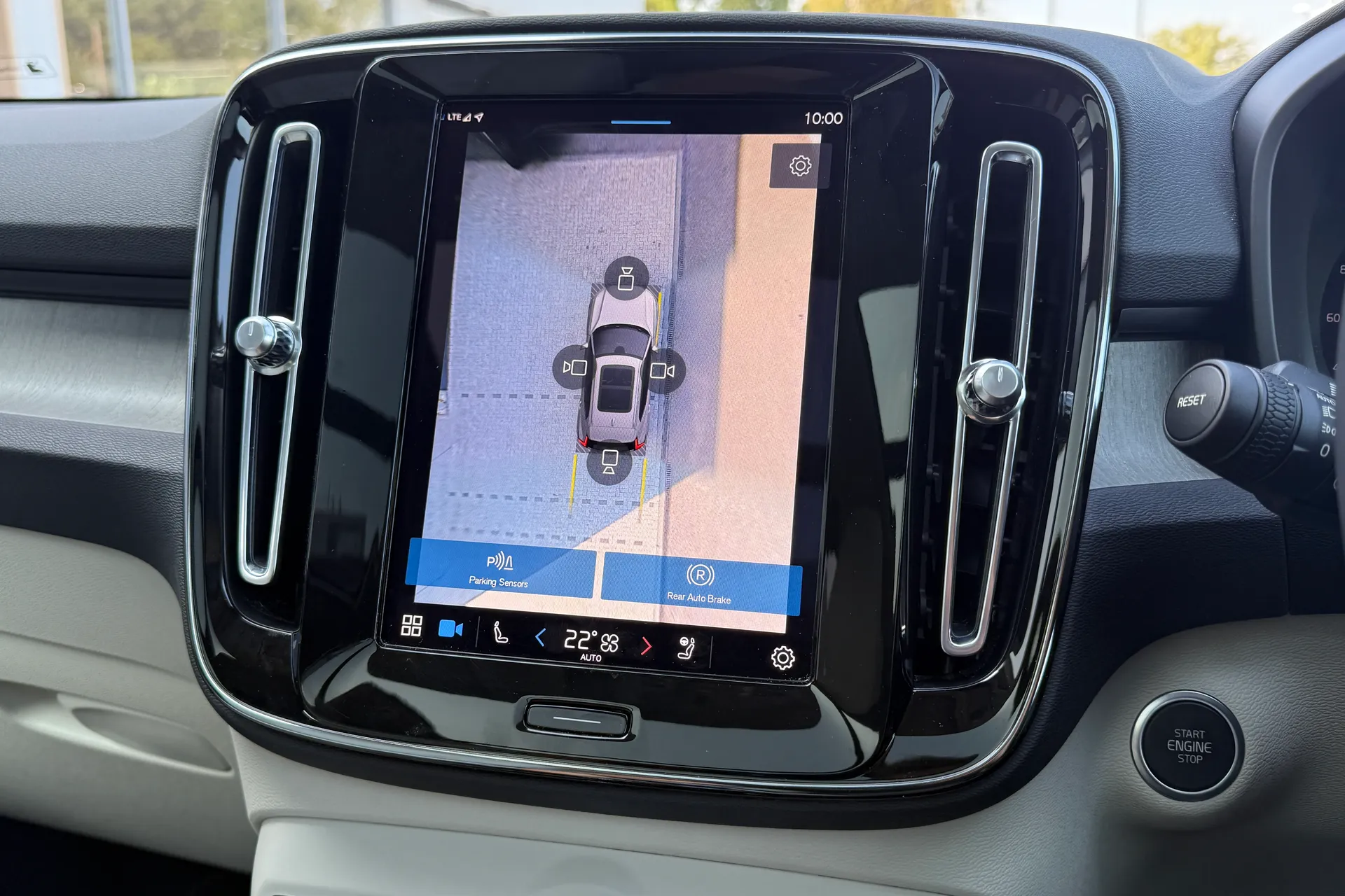 Volvo XC40 thumbnail image number 4