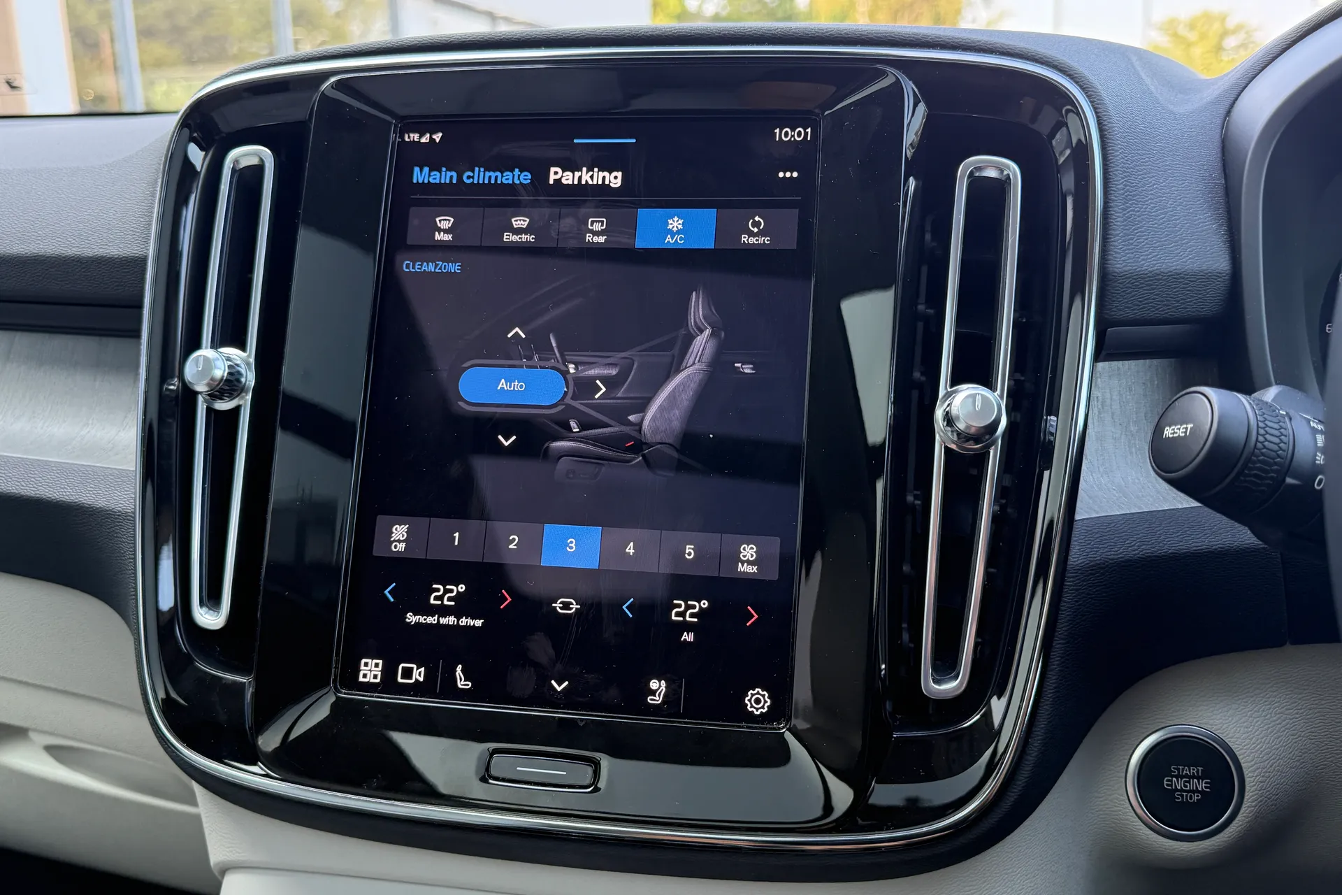 Volvo XC40 thumbnail image number 38