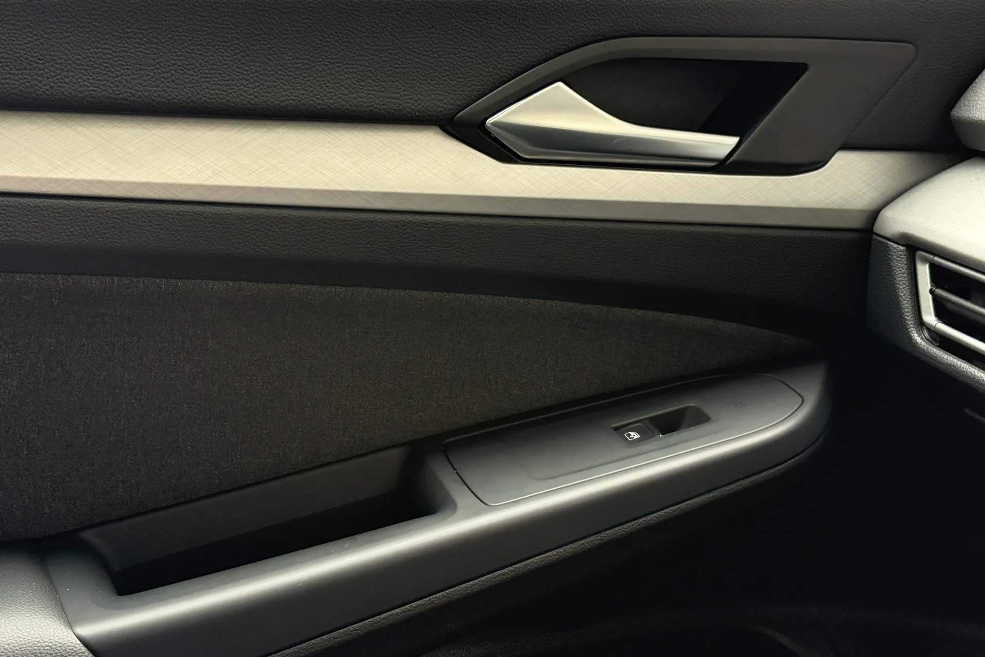 VOLKSWAGEN GOLF thumbnail image number 23