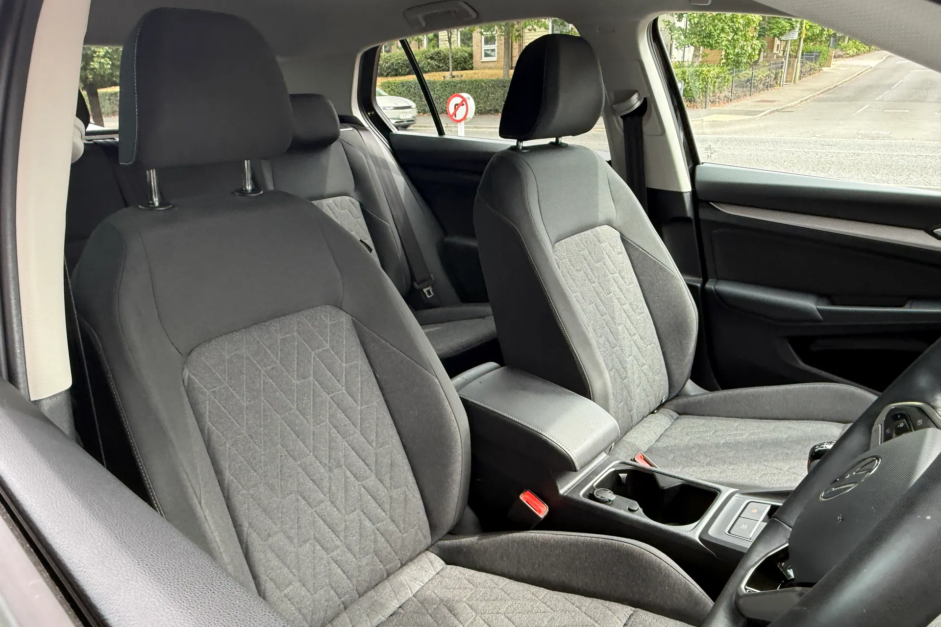 VOLKSWAGEN GOLF thumbnail image number 32