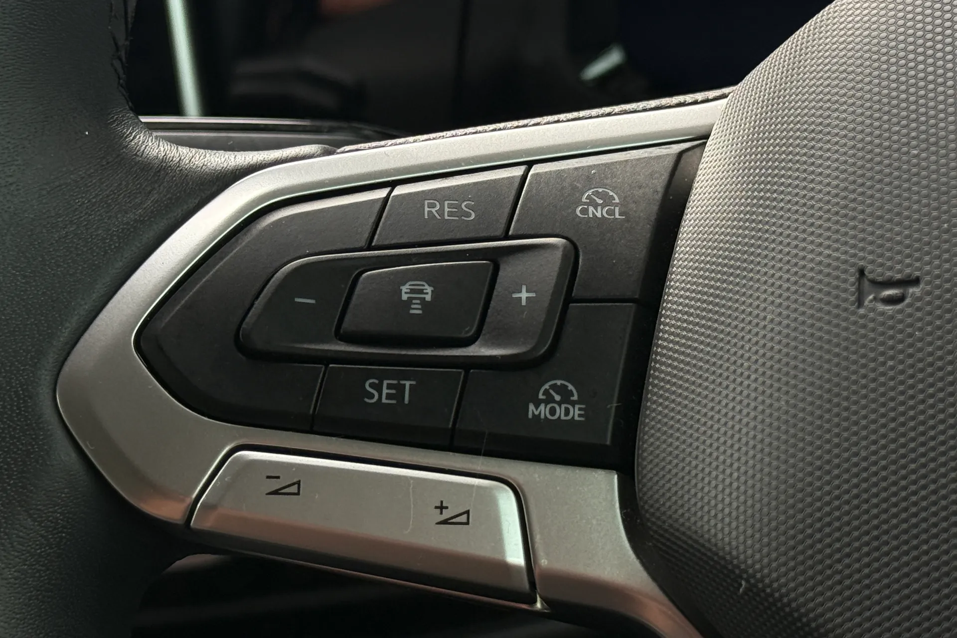 VOLKSWAGEN GOLF thumbnail image number 8