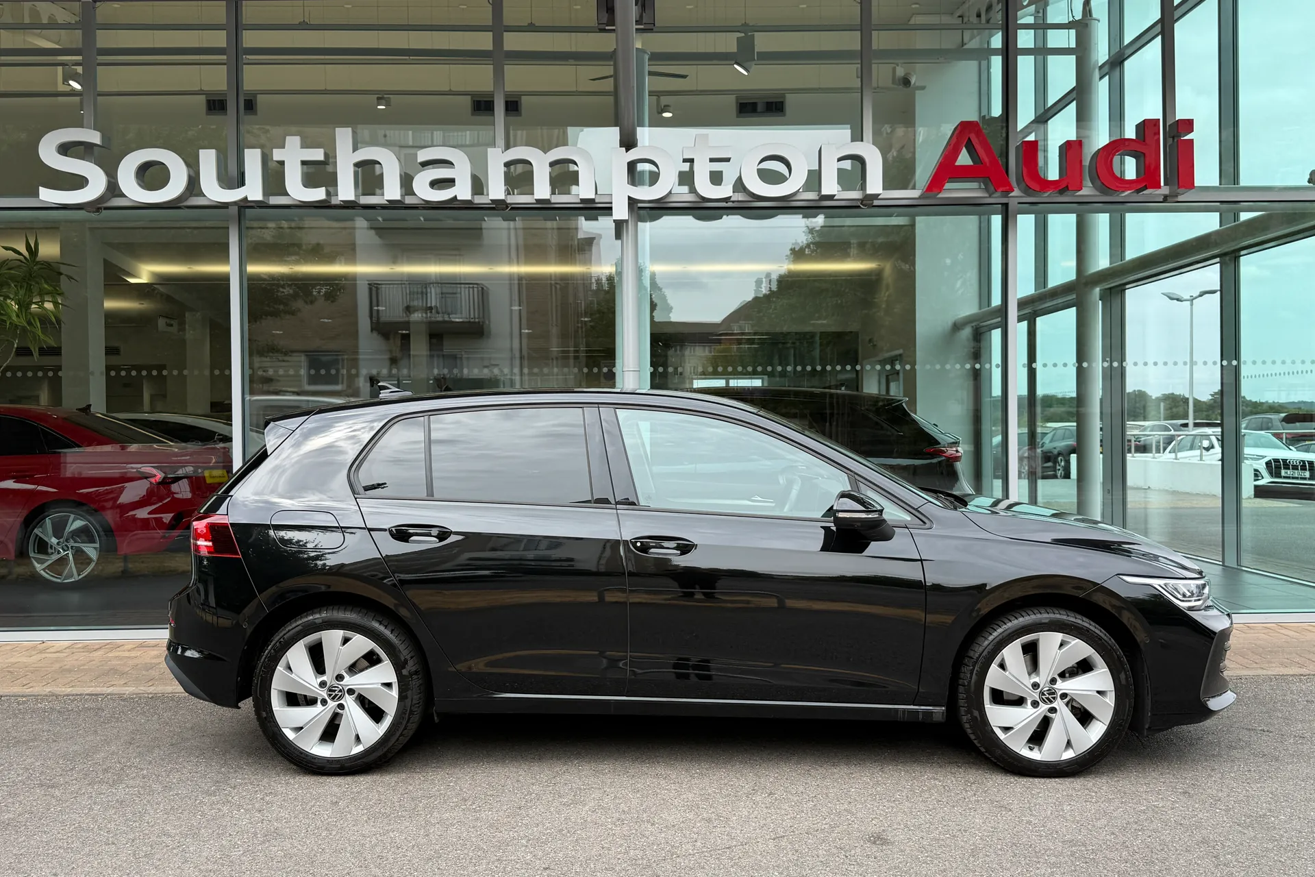 VOLKSWAGEN GOLF thumbnail image number 4