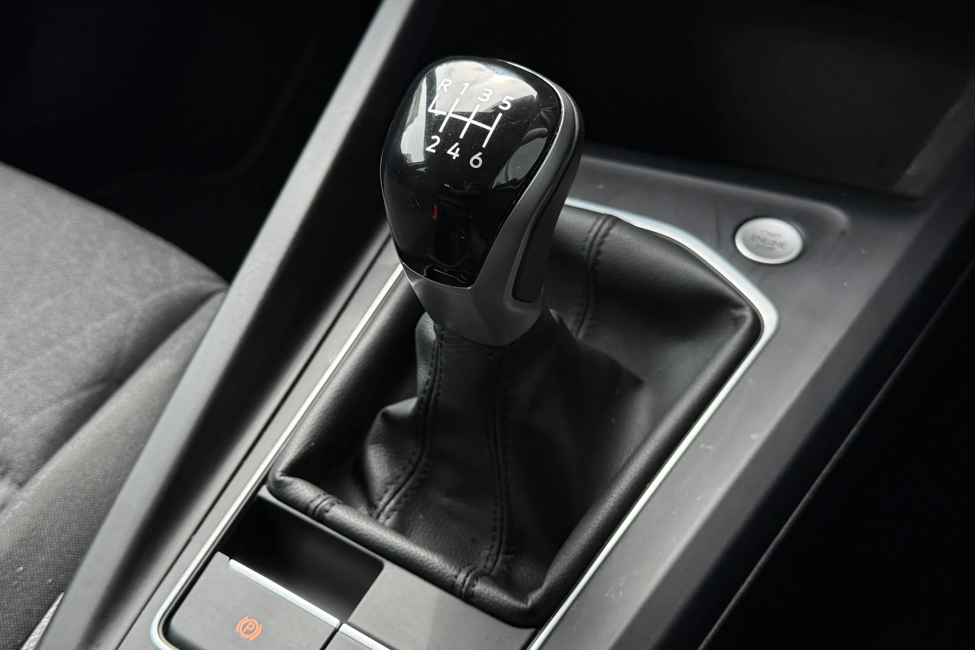 VOLKSWAGEN GOLF thumbnail image number 17