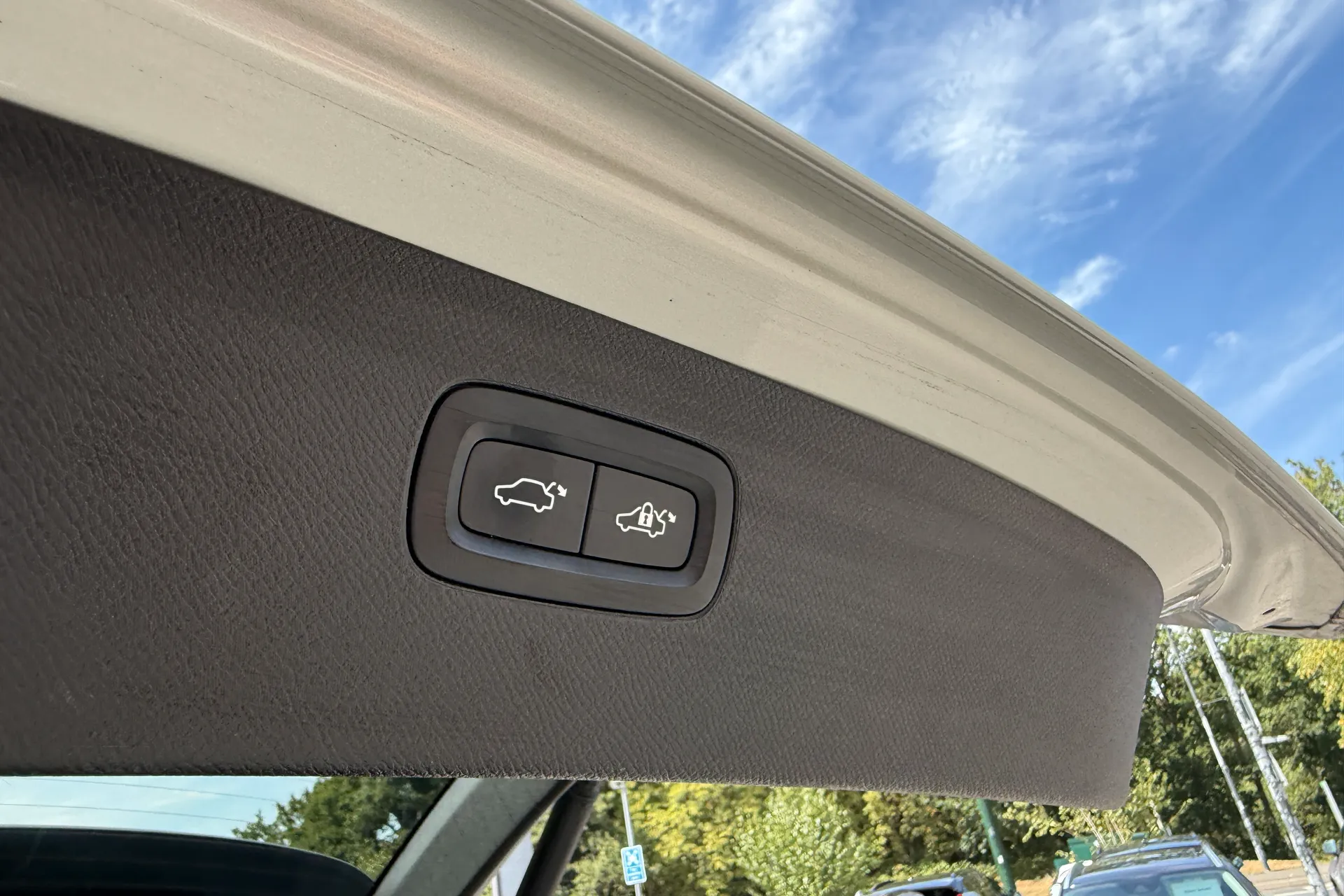 Volvo XC90 thumbnail image number 25
